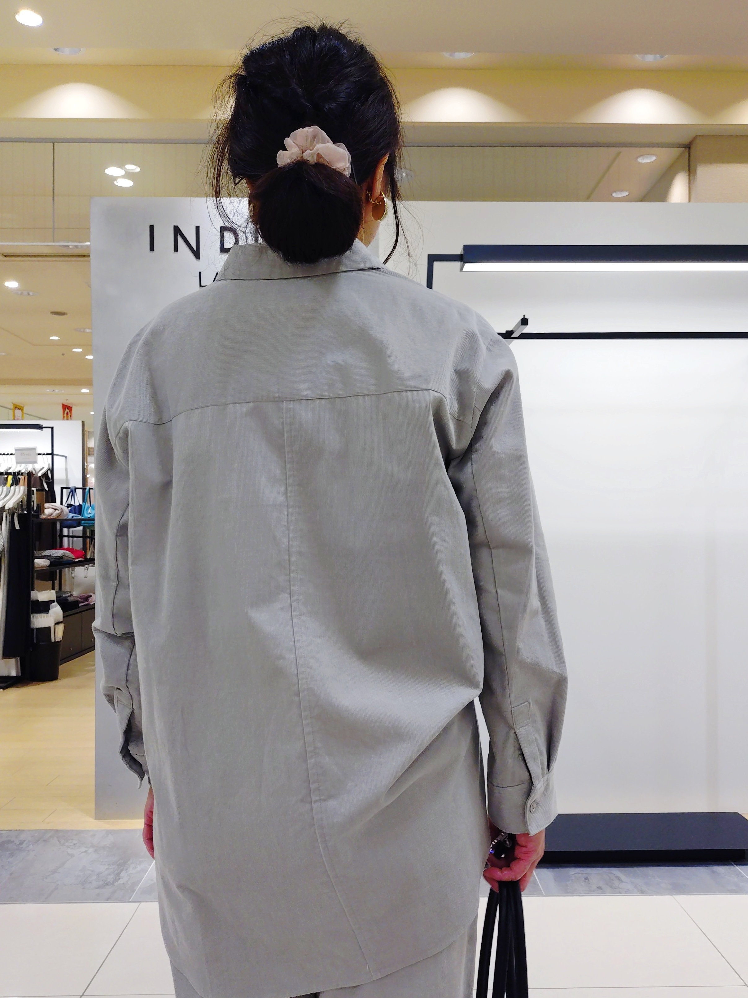 TOMOMIさんの「INDIVI｜フリードロップ デザインネックレス」を使ったコーディネート