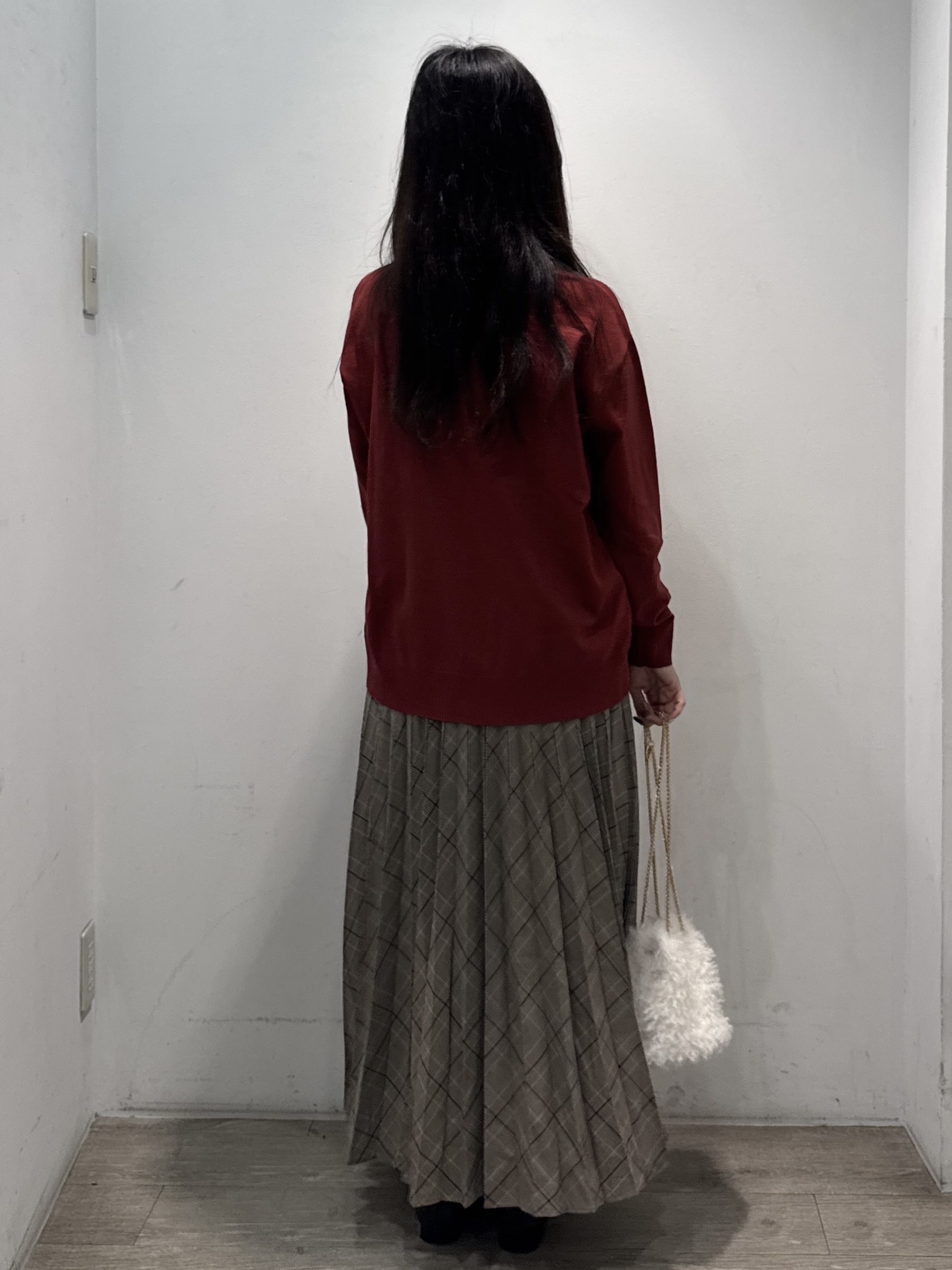 yuicciさんの「OPAQUE.CLIP｜レース付きVネックニット【洗濯機OK】」を使ったコーディネート