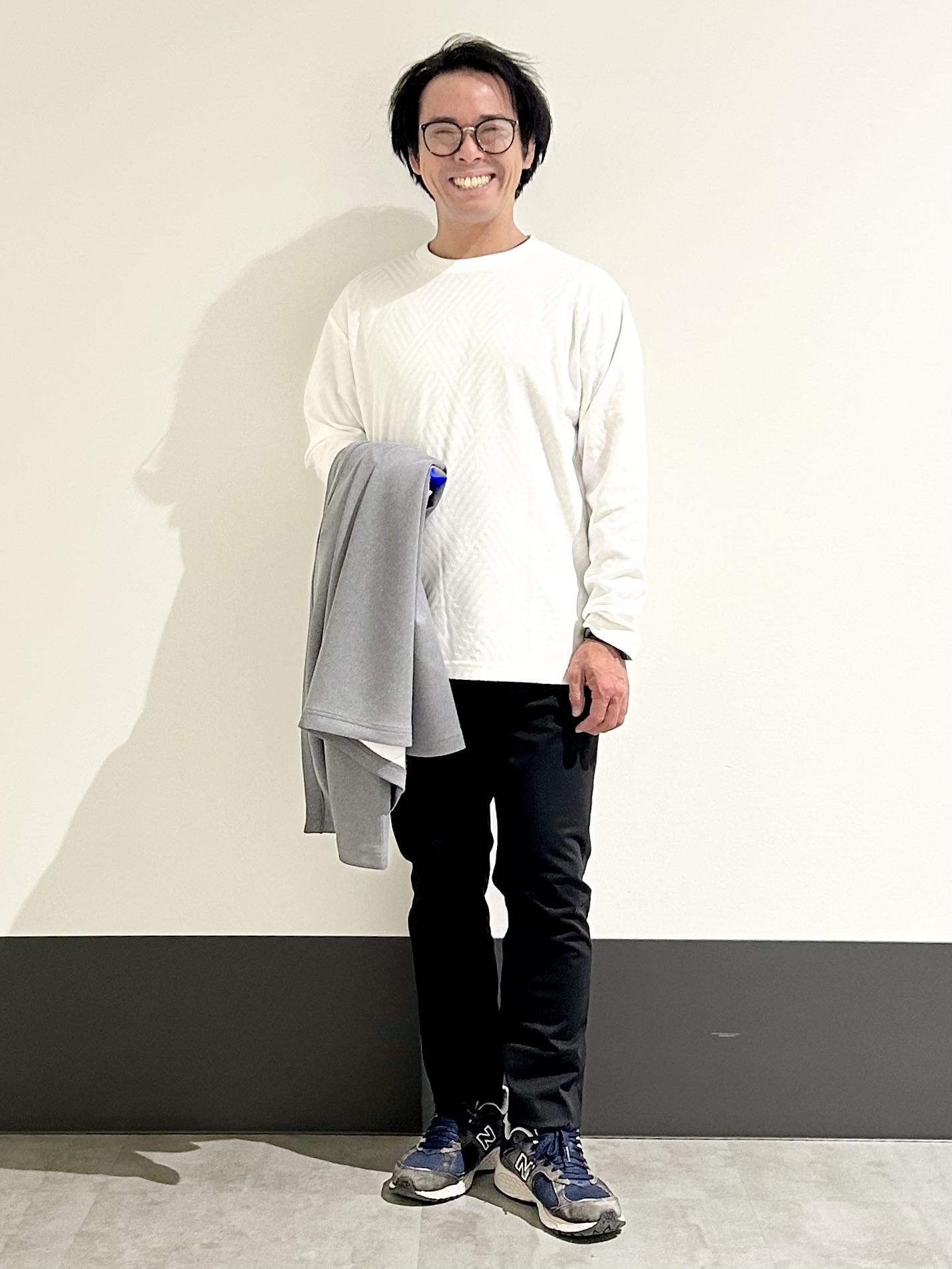 KENJI Iさんの「THE SHOP TK｜杢調スエードタッチカーデ」を使ったコーディネート