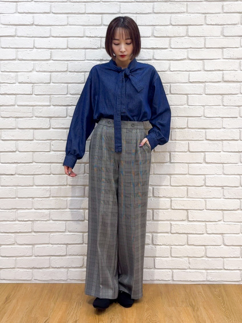 𝐜𝐡𝐢𝐤𝐚さんの「SHOO･LA･RUE｜【S-LL/洗濯機可】華やぐデニムボウタイリボンシャツ」を使ったコーディネート