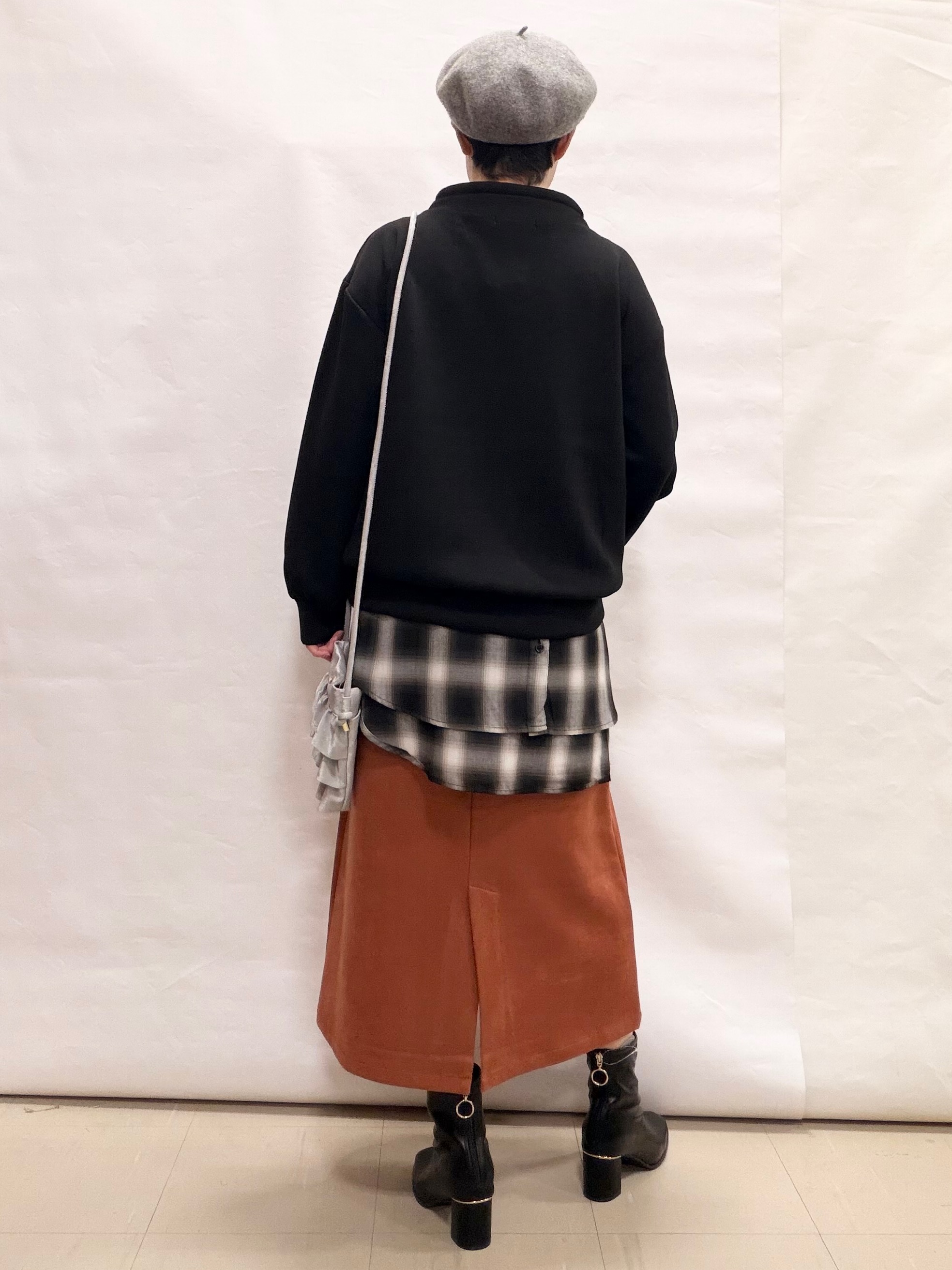 なっちゃんさんの「SHOO･LA･RUE｜【S-LL/体型カバー】もちさらなめらかタッチ 抜き襟風トップス」を使ったコーディネート