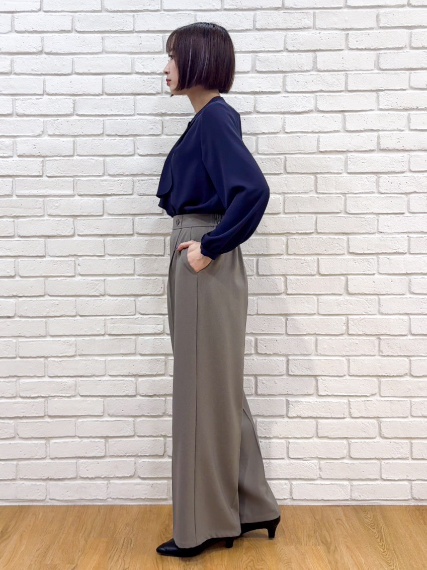 𝐜𝐡𝐢𝐤𝐚さんの「SHOO･LA･RUE｜【通勤/UV//S-LL】大人の上品スタイルに ボウタイ風ブラウス」を使ったコーディネート