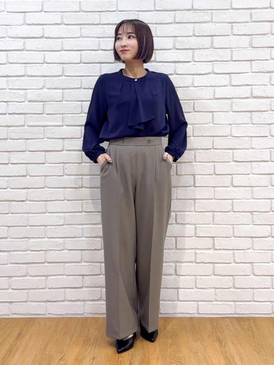 𝐜𝐡𝐢𝐤𝐚さんの「SHOO･LA･RUE｜【通勤/UV//S-LL】大人の上品スタイルに ボウタイ風ブラウス」を使ったコーディネート