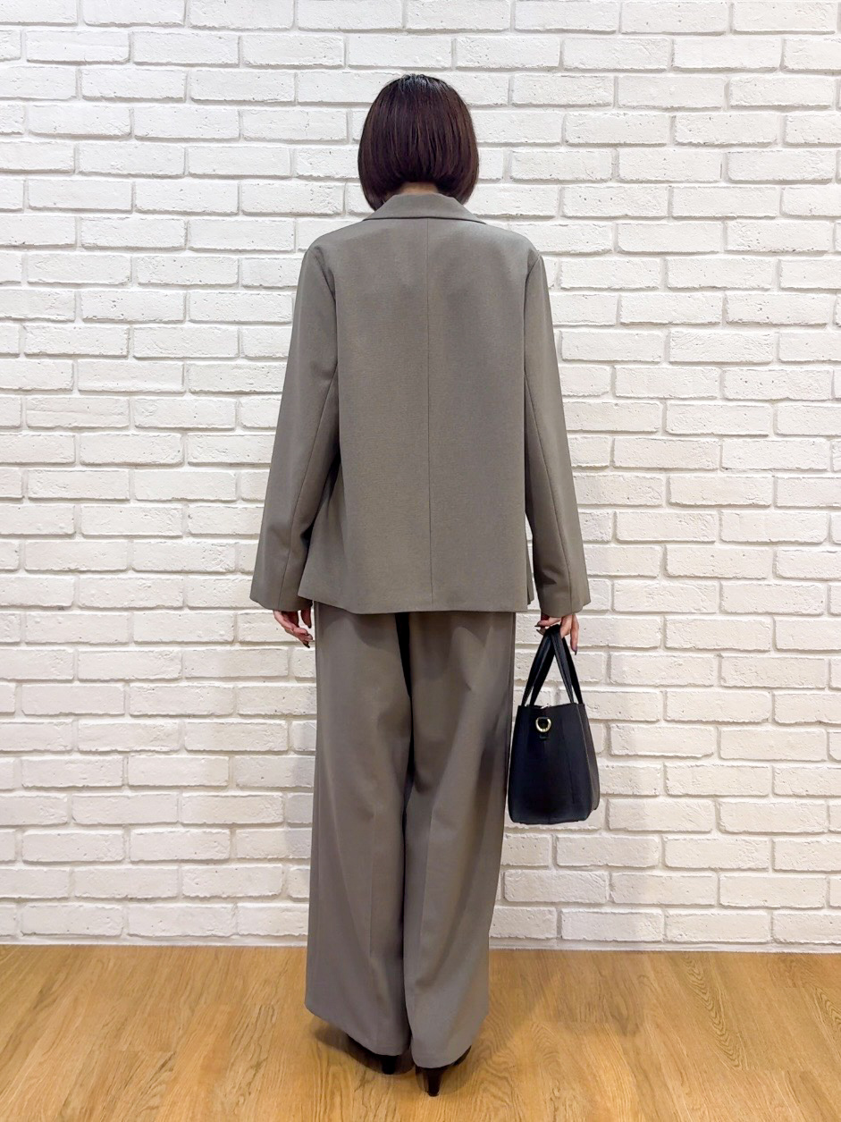 𝐜𝐡𝐢𝐤𝐚さんの「SHOO･LA･RUE｜【通勤/UV//S-LL】大人の上品スタイルに ボウタイ風ブラウス」を使ったコーディネート