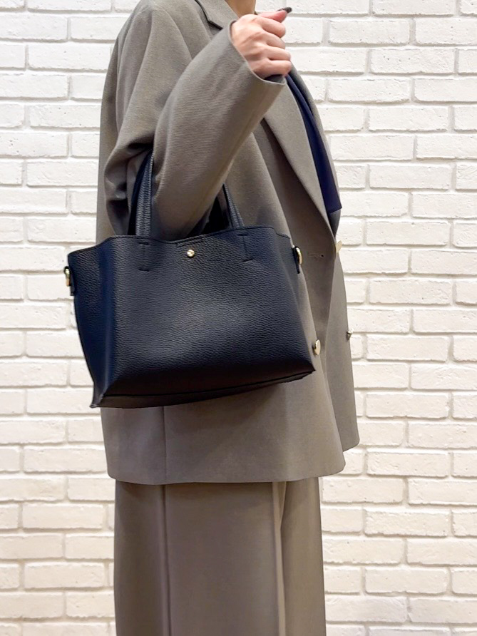 𝐜𝐡𝐢𝐤𝐚さんの「SHOO･LA･RUE｜【通勤/UV//S-LL】大人の上品スタイルに ボウタイ風ブラウス」を使ったコーディネート