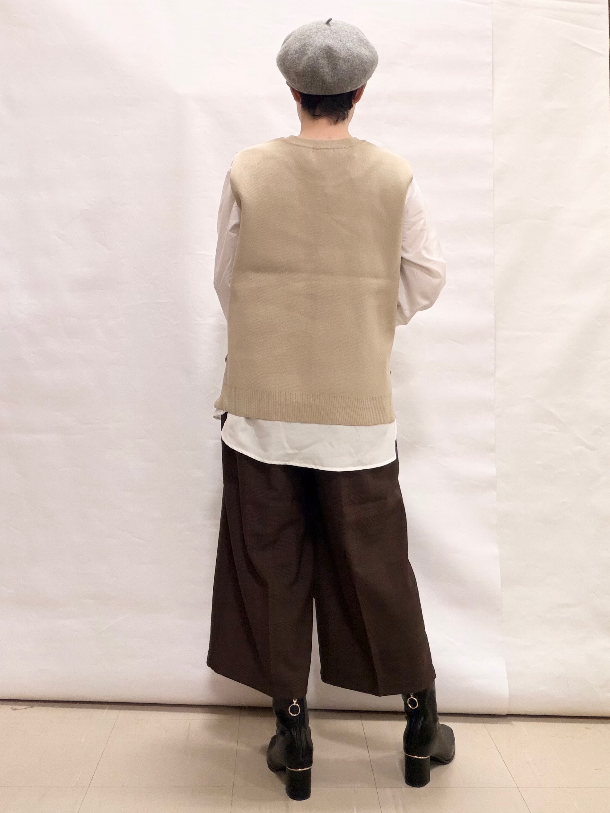 なっちゃんさんの「SHOO･LA･RUE｜【2点セット/S-LL】着回し自在 スポンディッシュニットベスト＆フレアシャツ」を使ったコーディネート