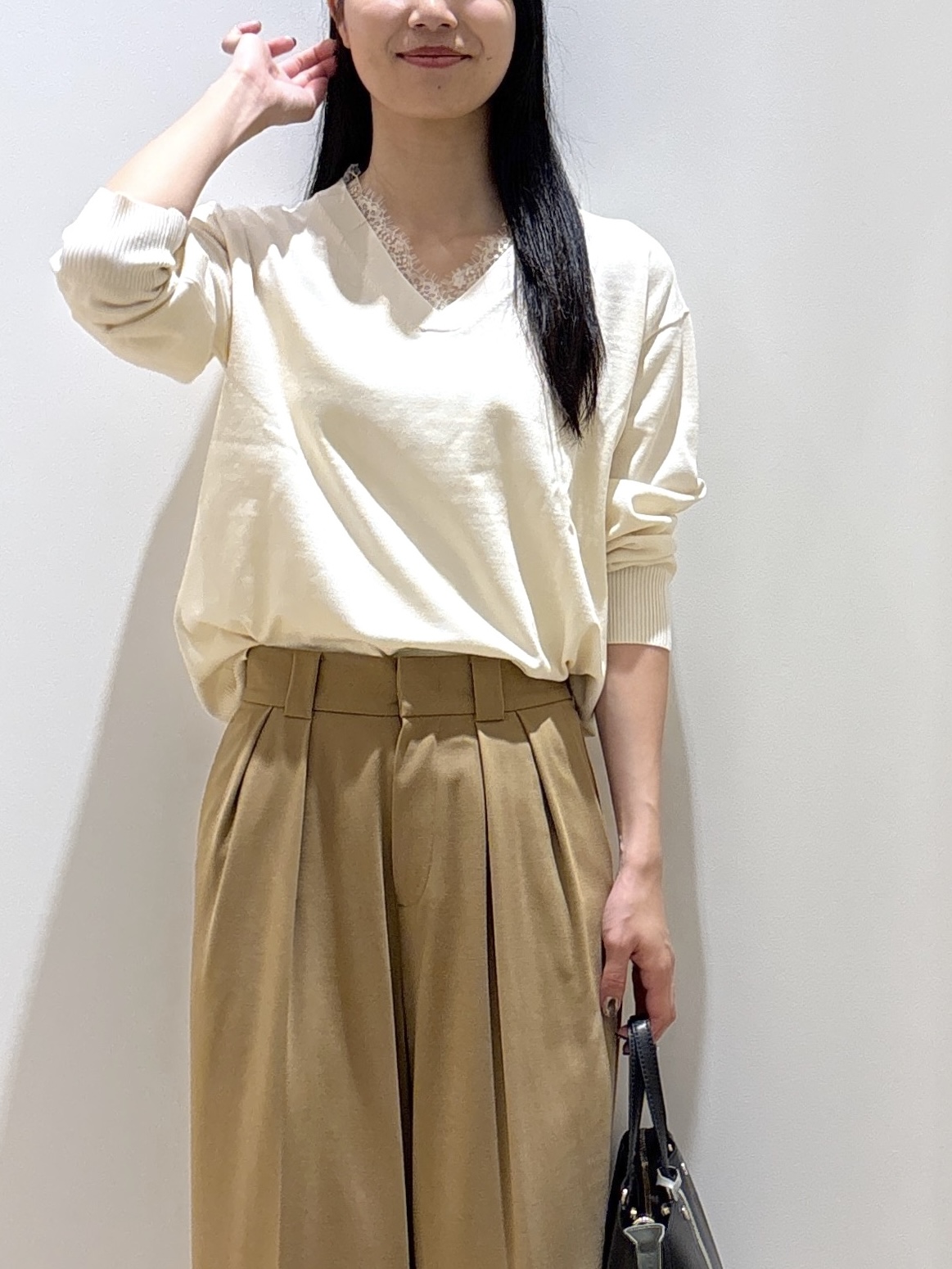 sachikoさんの「OPAQUE.CLIP｜レース付きVネックニット【洗濯機OK】」を使ったコーディネート