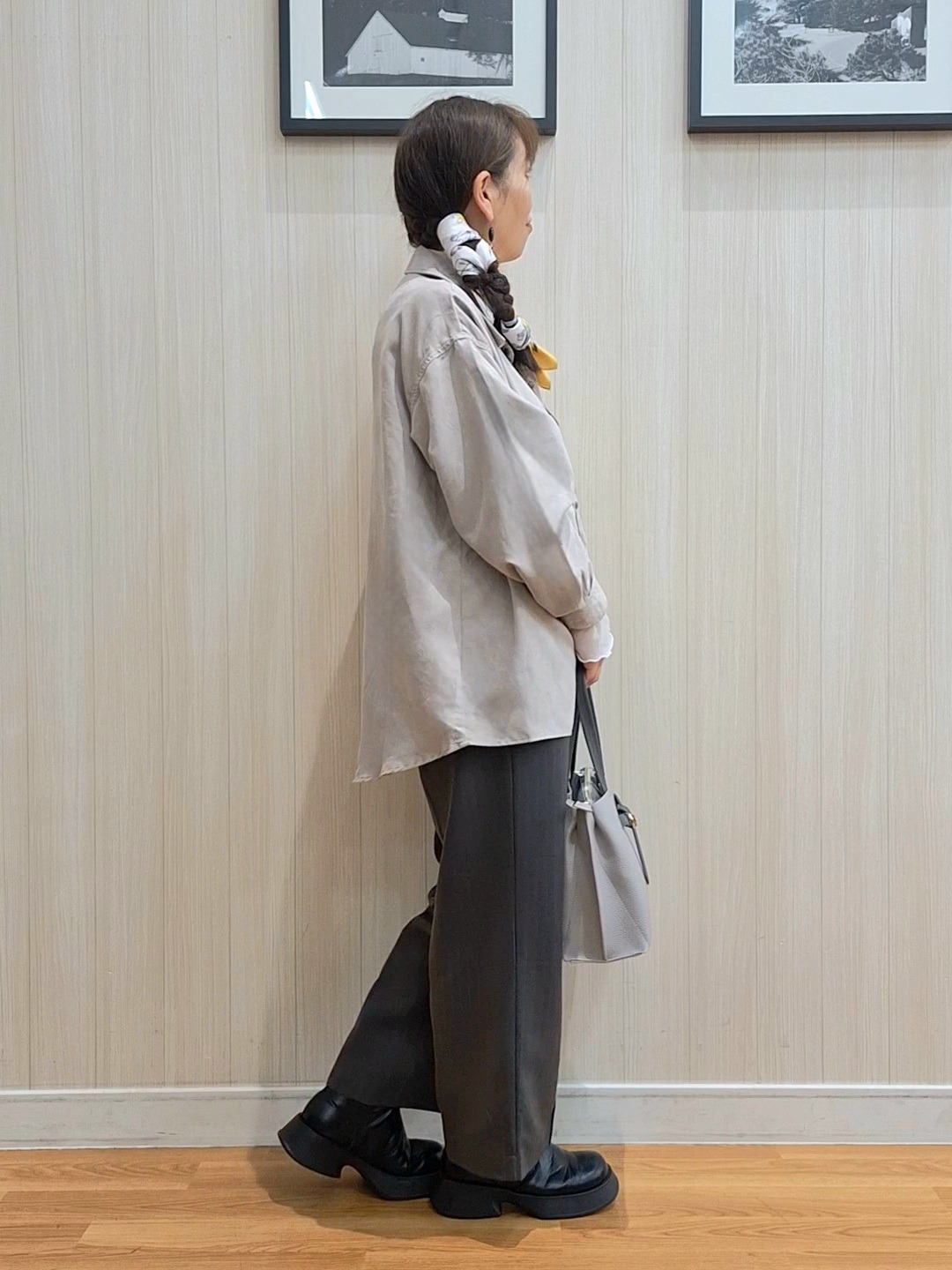 Saoさんの「SHOO･LA･RUE｜【S-LL/洗濯機可】なめらかさが心地いい。スエード調ポケットシャツ」を使ったコーディネート