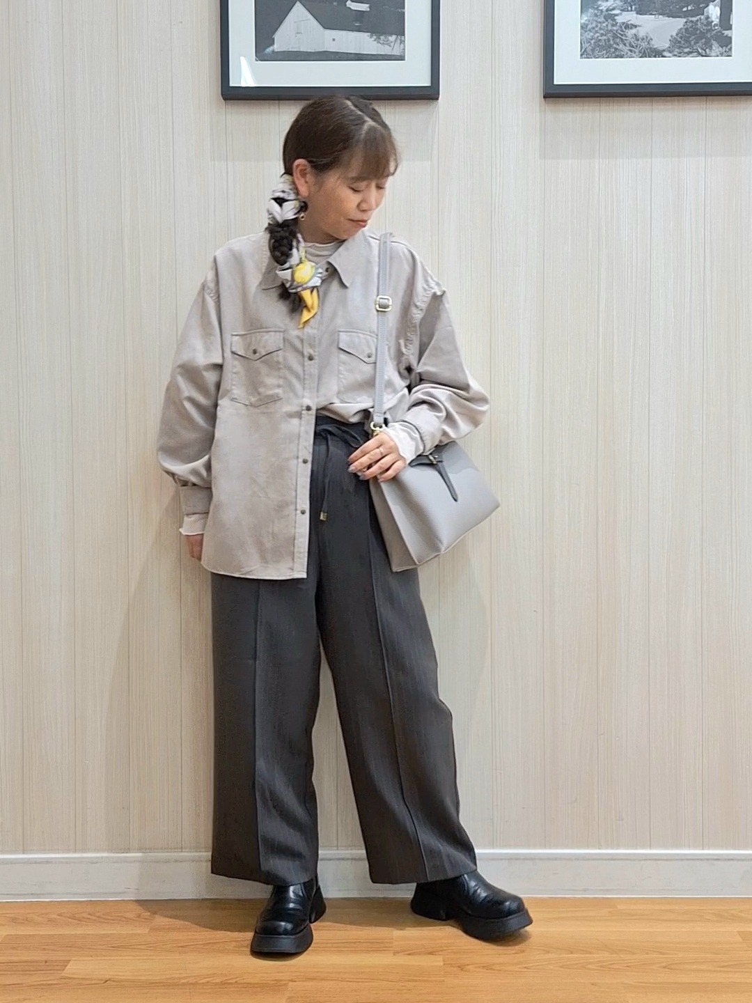 Saoさんの「SHOO･LA･RUE｜【S-LL/洗濯機可】なめらかさが心地いい。スエード調ポケットシャツ」を使ったコーディネート