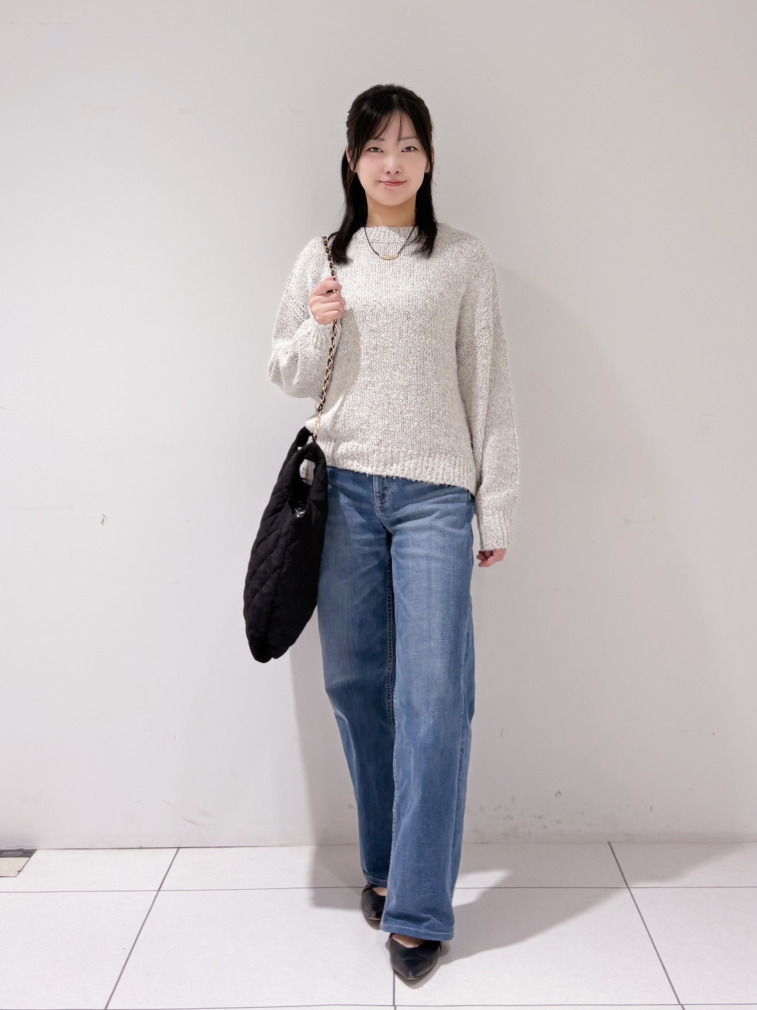 momokoさんの「INDIVI｜【コットン混／ミックスカラー】カールヤーン パフスリーブニット」を使ったコーディネート