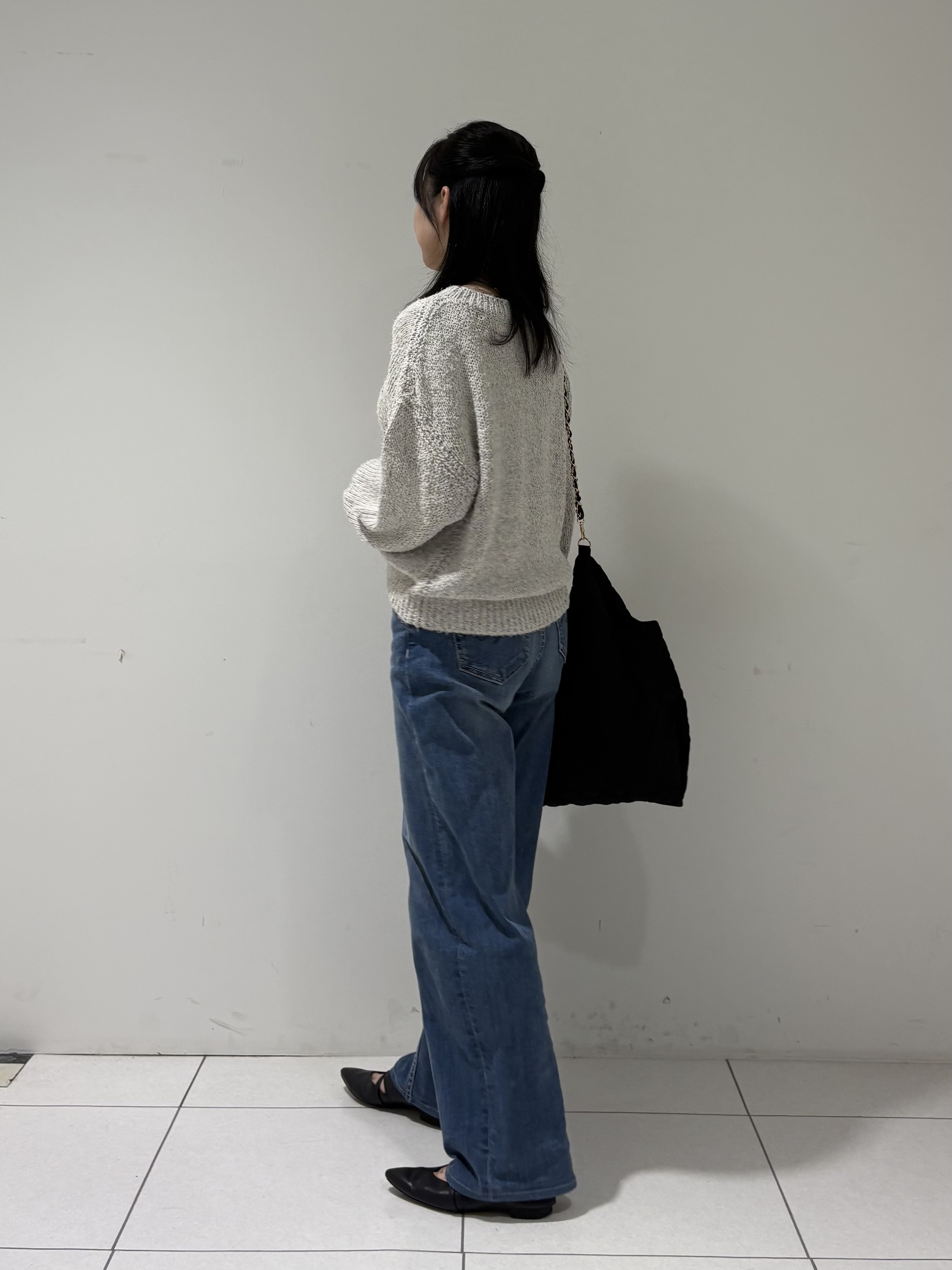 momokoさんの「INDIVI｜【コットン混／ミックスカラー】カールヤーン パフスリーブニット」を使ったコーディネート