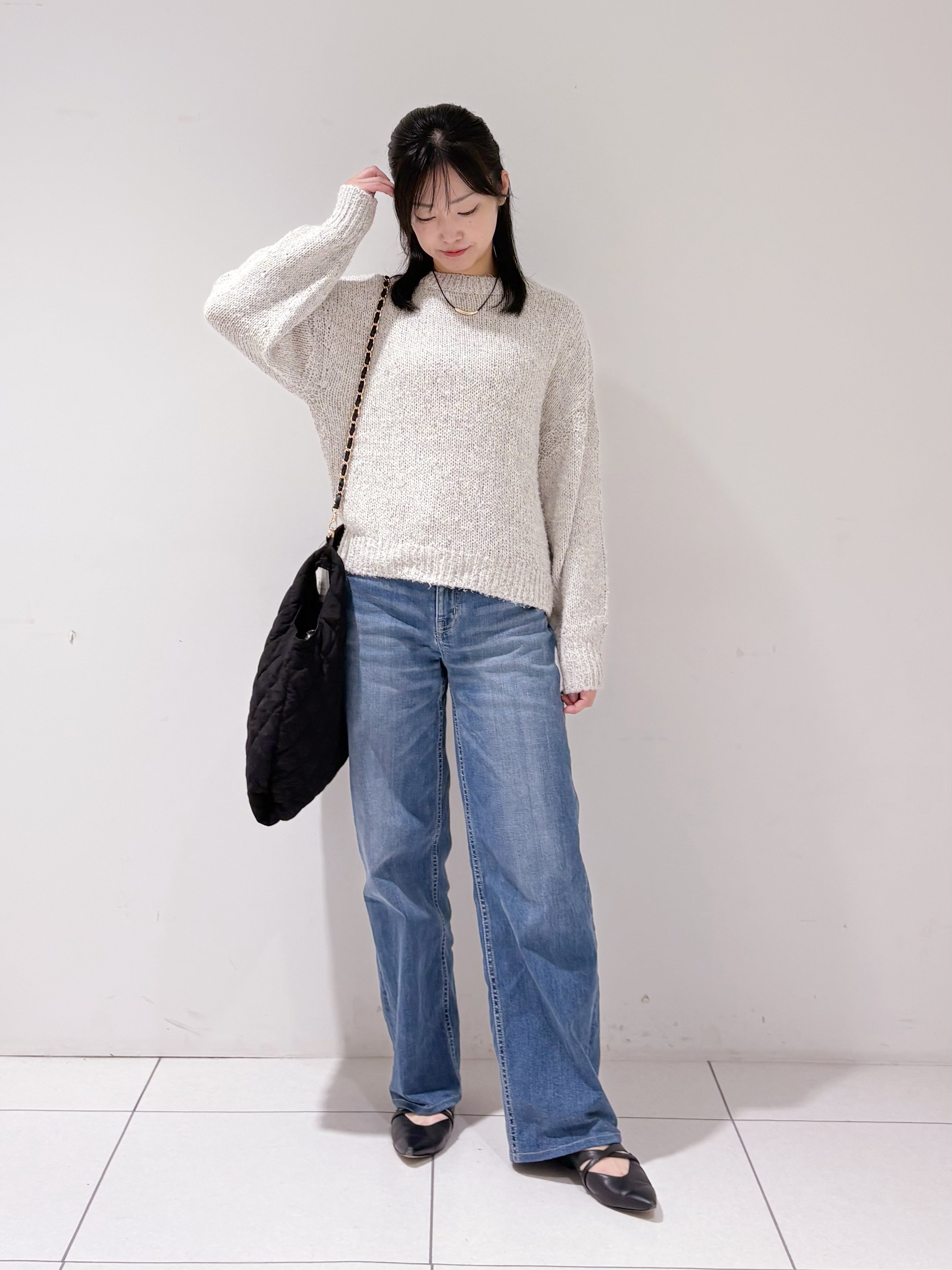 momokoさんの「INDIVI｜【コットン混／ミックスカラー】カールヤーン パフスリーブニット」を使ったコーディネート