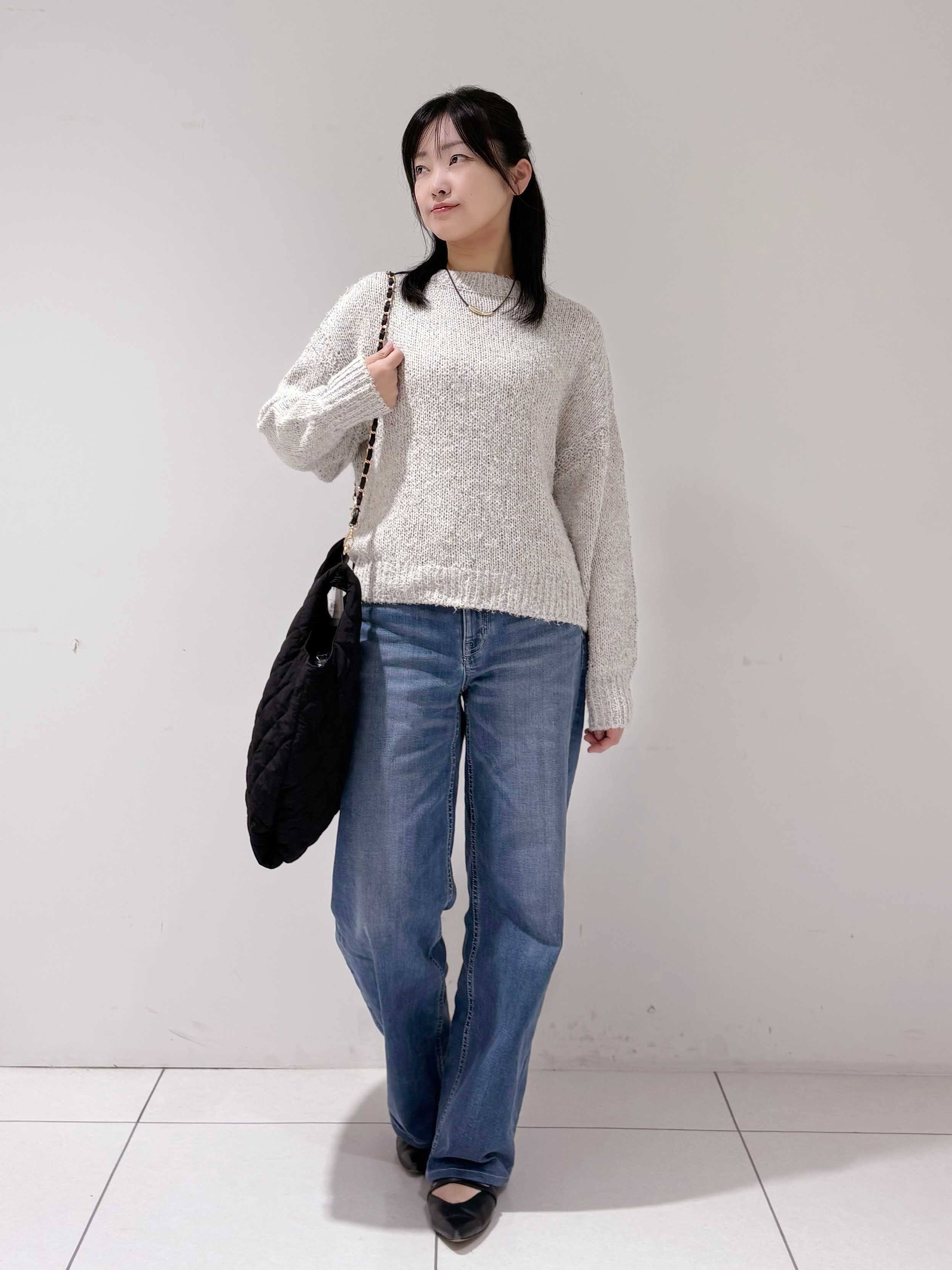 momokoさんの「INDIVI｜【コットン混／ミックスカラー】カールヤーン パフスリーブニット」を使ったコーディネート