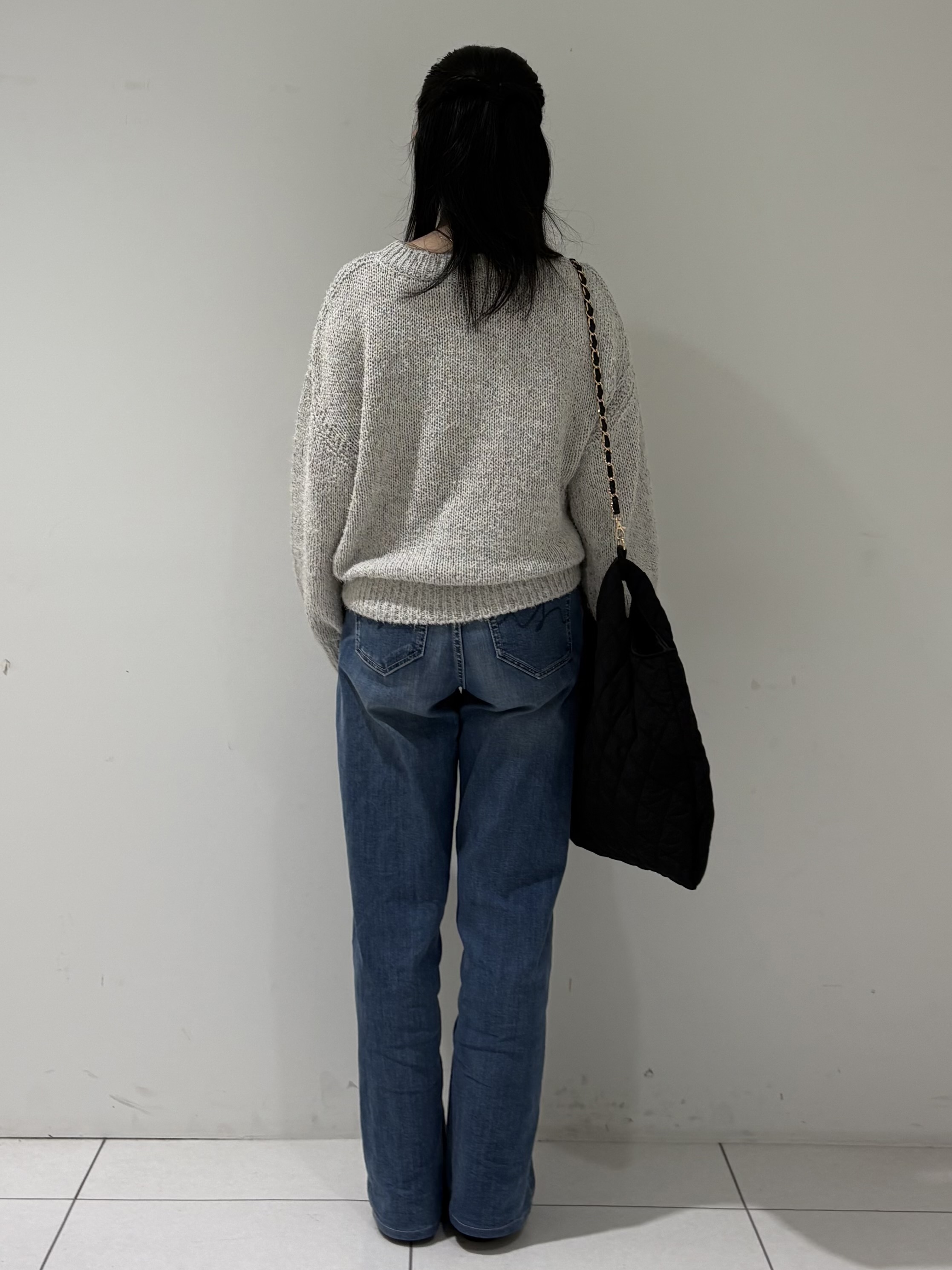 momokoさんの「INDIVI｜【コットン混／ミックスカラー】カールヤーン パフスリーブニット」を使ったコーディネート