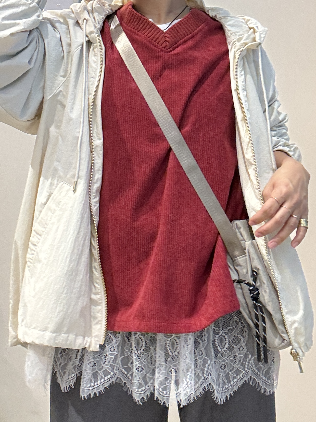 たけぴさんの「SHOO･LA･RUE｜【S-LL/撥水】ゴールドパーツで女性らしく ギャザーブルゾン」を使ったコーディネート