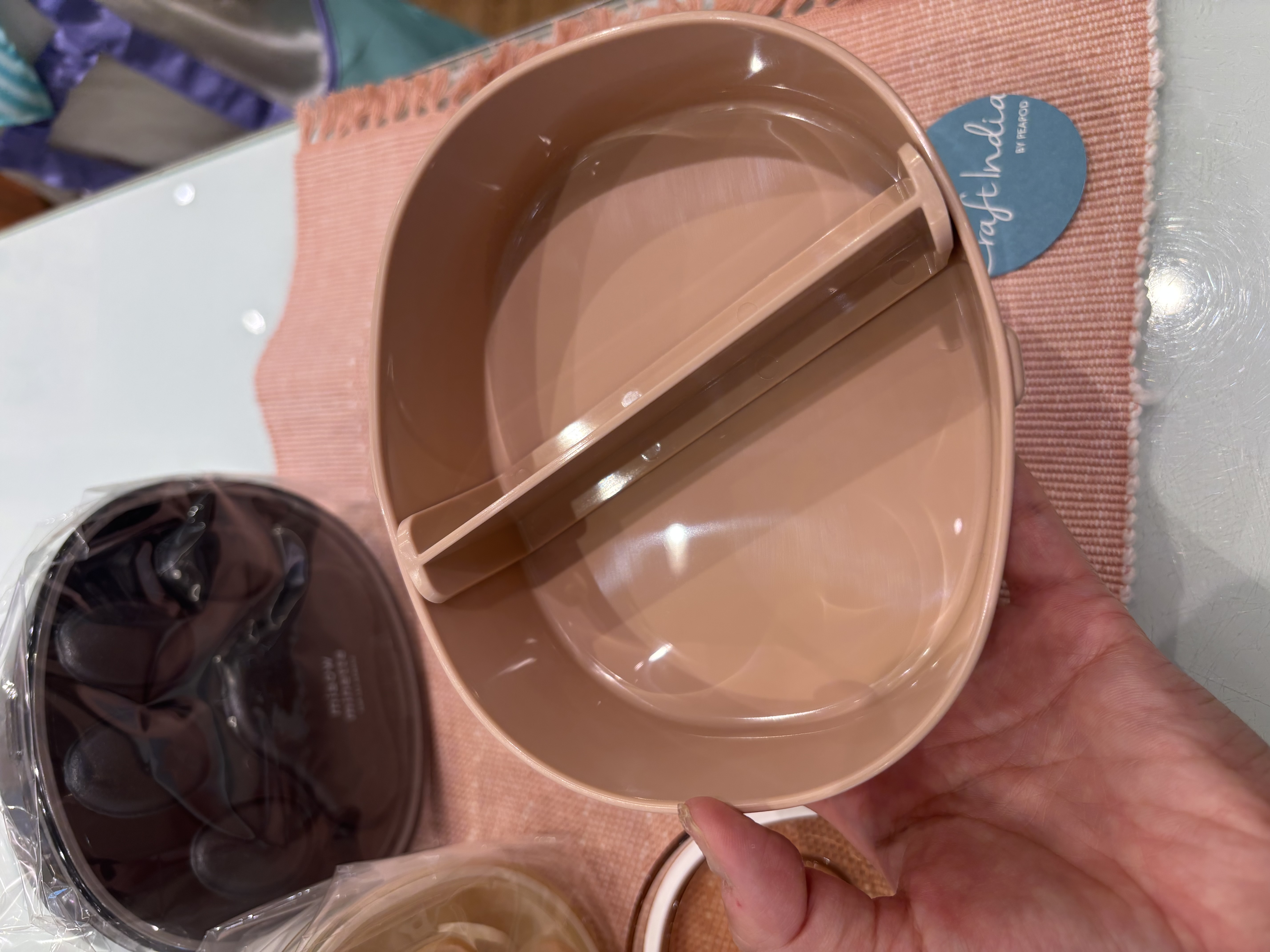 knさんの「212 KITCHEN STORE｜にゃお にくきゅうワンタッチランチ P」を使ったコーディネート