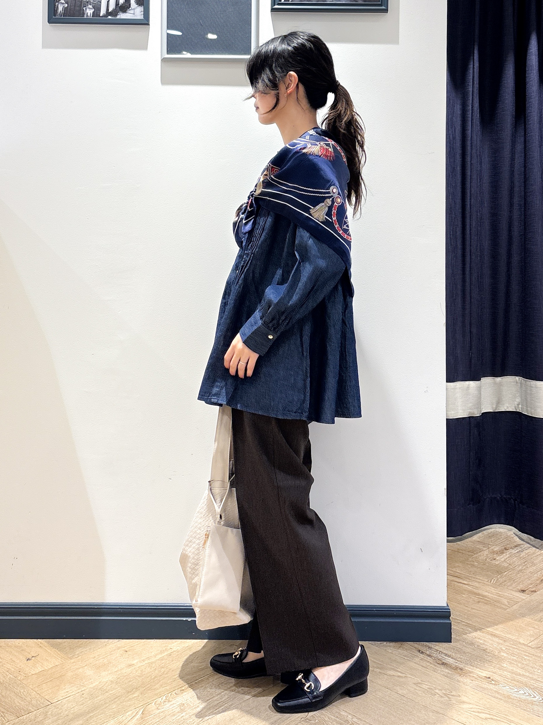 ayakaさんの「grove｜軽やかなデニムで、女性らしく　ピンタックデニムダンガリーブラウス」を使ったコーディネート