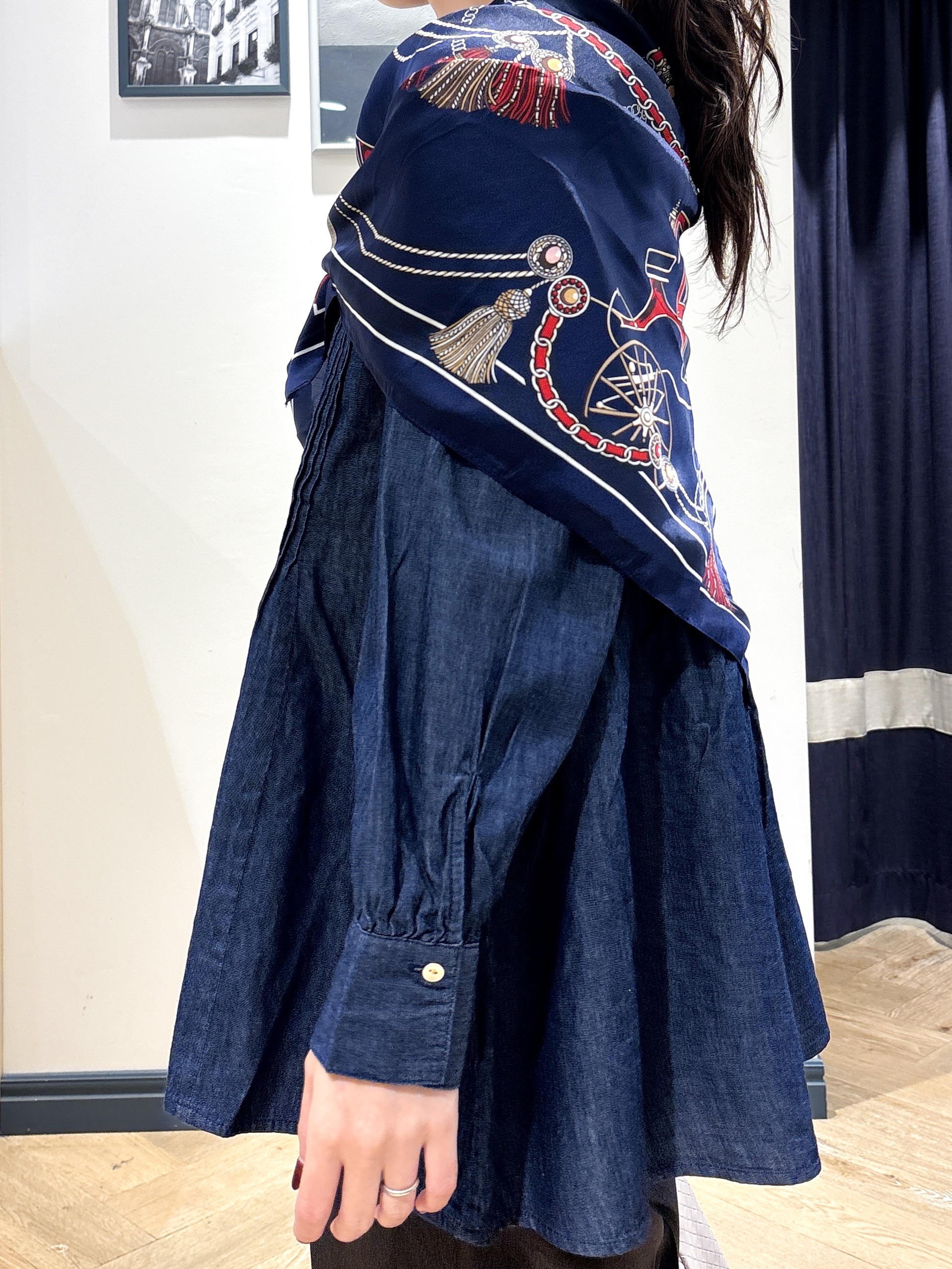 ayakaさんの「grove｜軽やかなデニムで、女性らしく　ピンタックデニムダンガリーブラウス」を使ったコーディネート