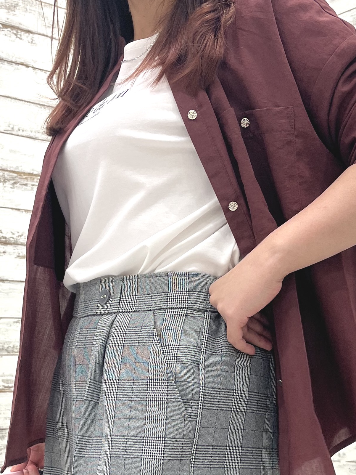 ゆっきーさんの「SHOO･LA･RUE｜【UV/S-LL/洗濯機可】大人上品 ロゴプリントロンT」を使ったコーディネート