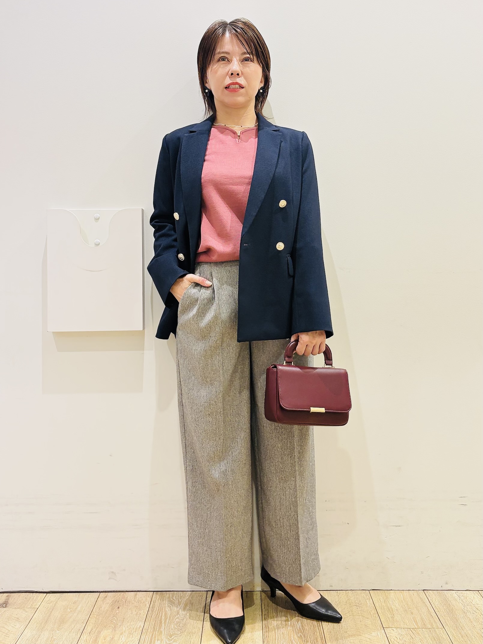 YUKOさんの「index｜ビジューパーツ付きハートネックニット【洗濯機OK／抗ピリング】」を使ったコーディネート
