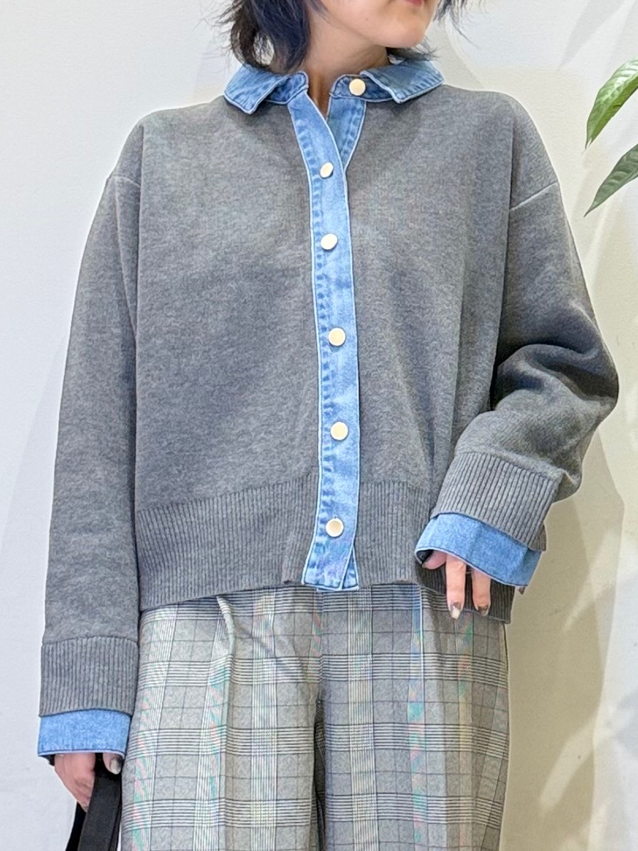 misakiさんの「SHOO･LA･RUE｜【S-LL/洗濯機可】デニム／チェック切替でこなれ見え 金ボタンニットカーディガン」を使ったコーディネート
