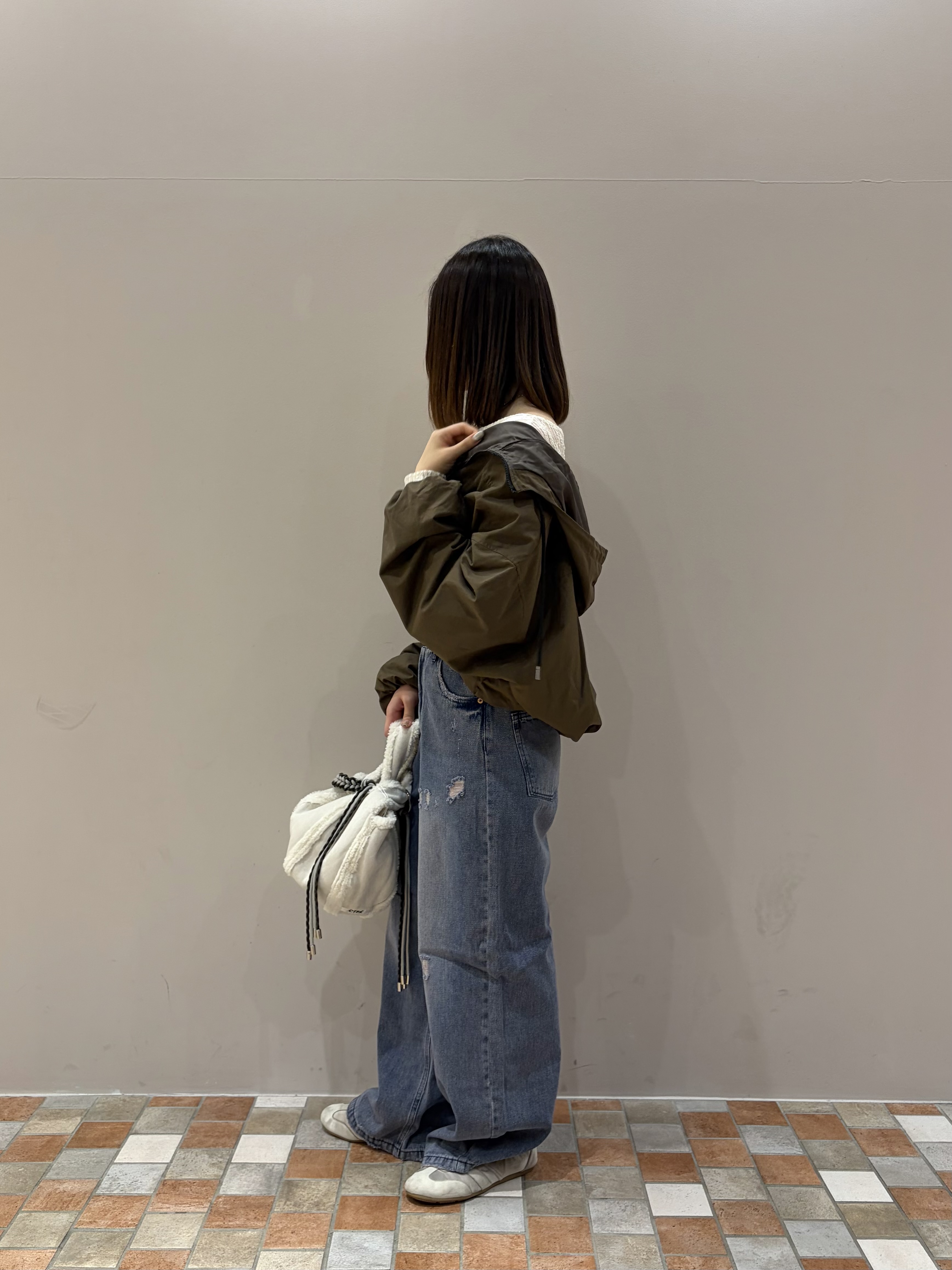 amiさんの「INDIVI｜ラインロングネックレス」を使ったコーディネート