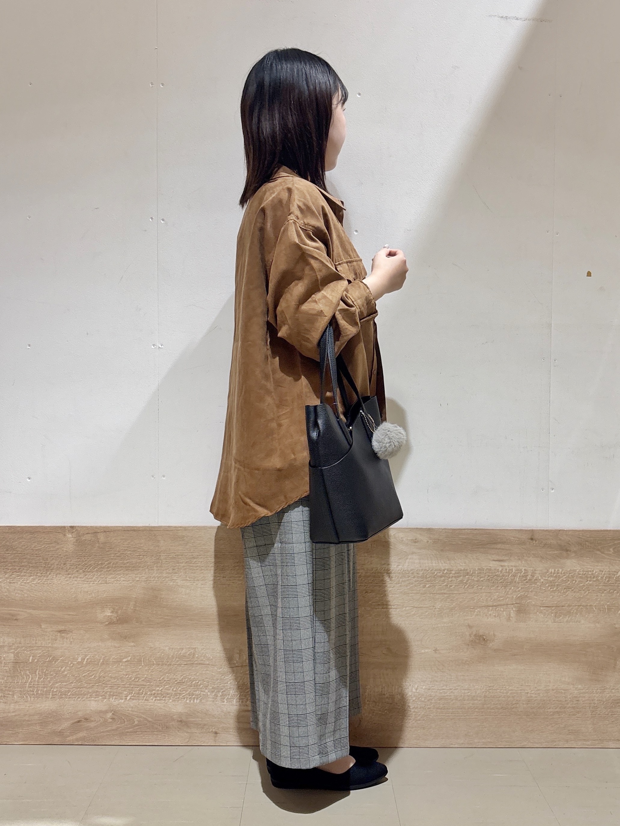 るねさんの「SHOO･LA･RUE｜【S-LL/洗濯機可】なめらかさが心地いい。スエード調ポケットシャツ」を使ったコーディネート