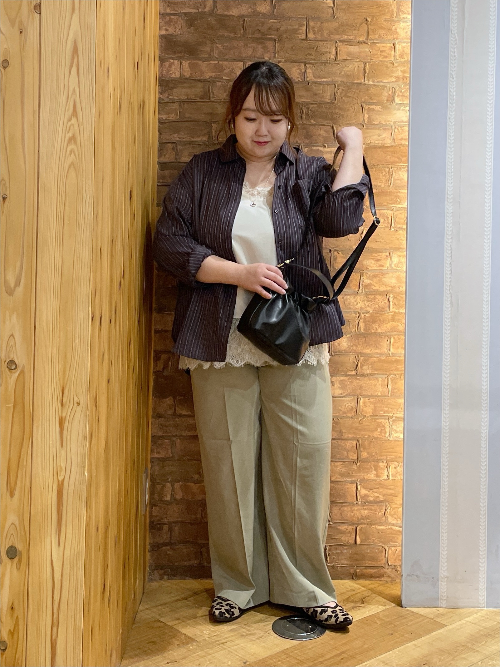 Risaさんの「SHOO･LA･RUE｜【洗濯後しわになりにくい/S-LL】気分で選ぶ 大人のデイリー使いに ベーシックシャツ」を使ったコーディネート