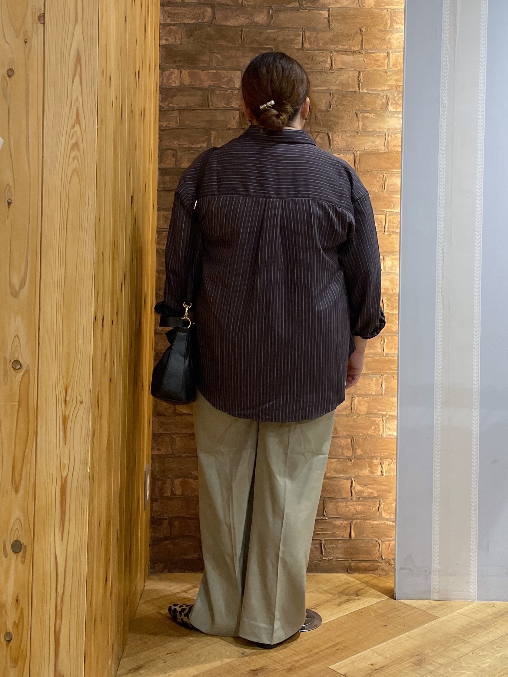 Risaさんの「SHOO･LA･RUE｜【洗濯後しわになりにくい/S-LL】気分で選ぶ 大人のデイリー使いに ベーシックシャツ」を使ったコーディネート