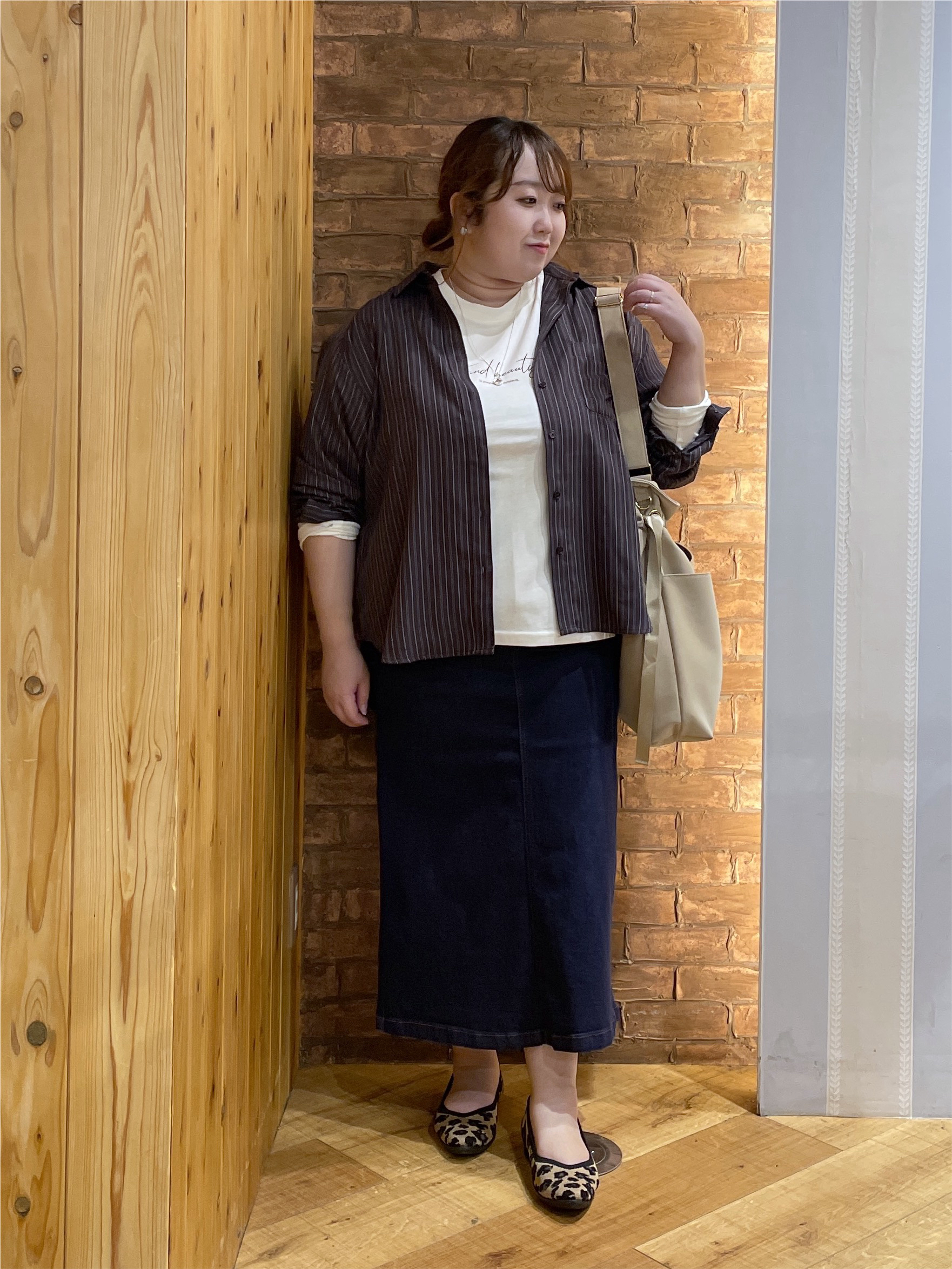 Risaさんの「SHOO･LA･RUE｜【洗濯後しわになりにくい/S-LL】気分で選ぶ 大人のデイリー使いに ベーシックシャツ」を使ったコーディネート