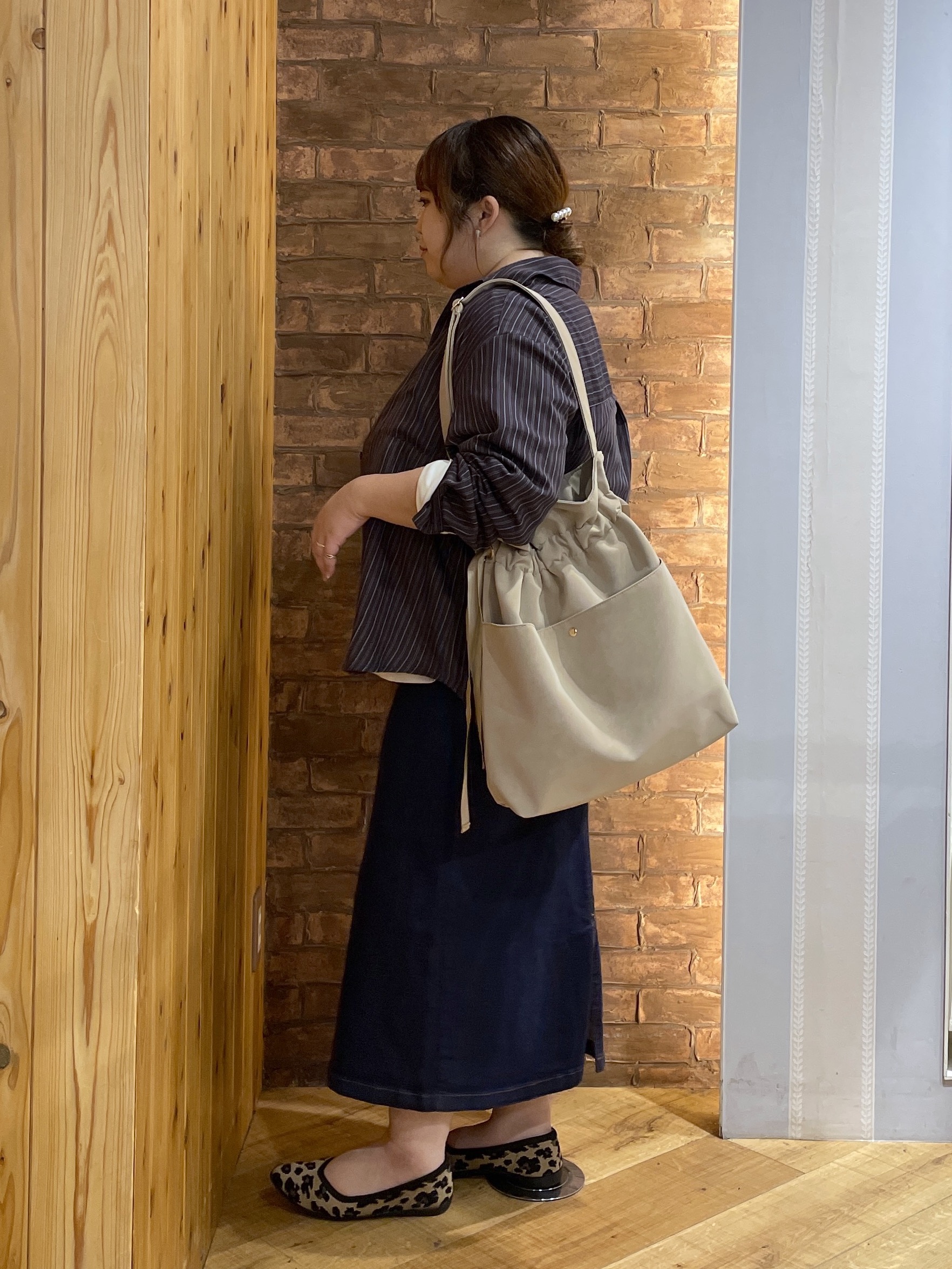 Risaさんの「SHOO･LA･RUE｜【洗濯後しわになりにくい/S-LL】気分で選ぶ 大人のデイリー使いに ベーシックシャツ」を使ったコーディネート
