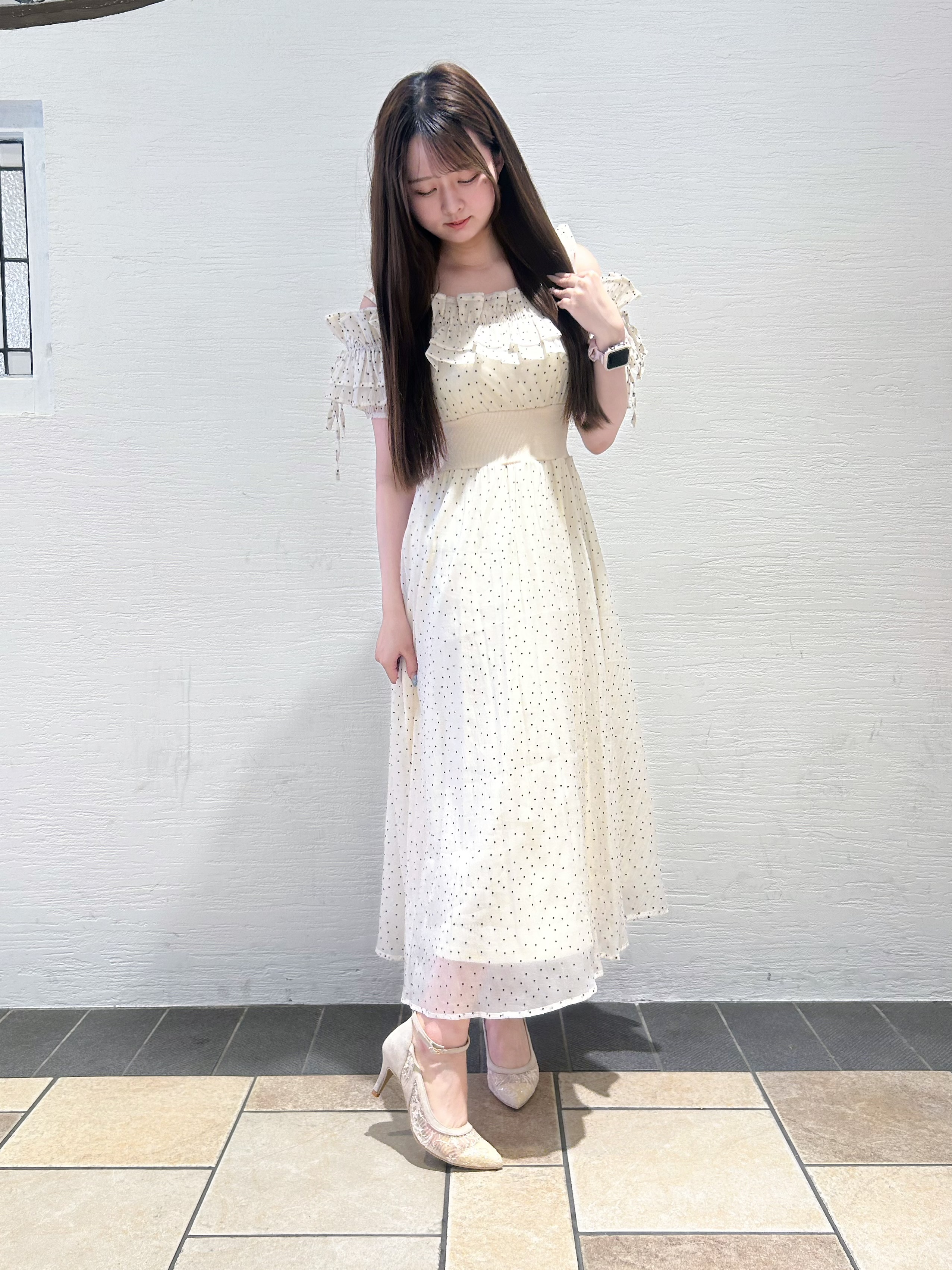 ゆうりさんの「ESPERANZA｜フラワーカットネックベルトパンプス」を使ったコーディネート