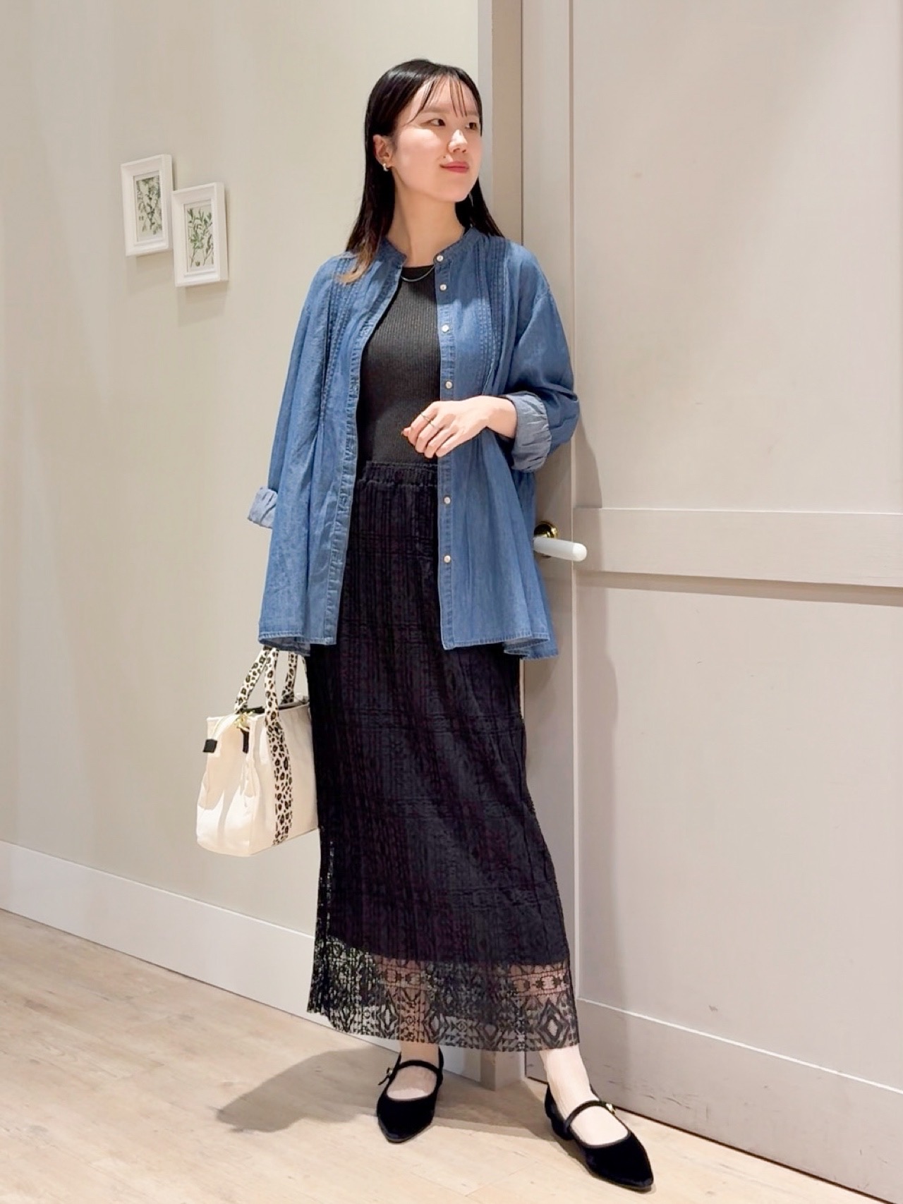 Mayuさんの「grove｜軽やかなデニムで、女性らしく　ピンタックデニムダンガリーブラウス」を使ったコーディネート
