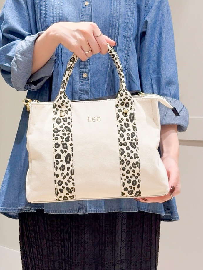 Mayuさんの「grove｜軽やかなデニムで、女性らしく　ピンタックデニムダンガリーブラウス」を使ったコーディネート