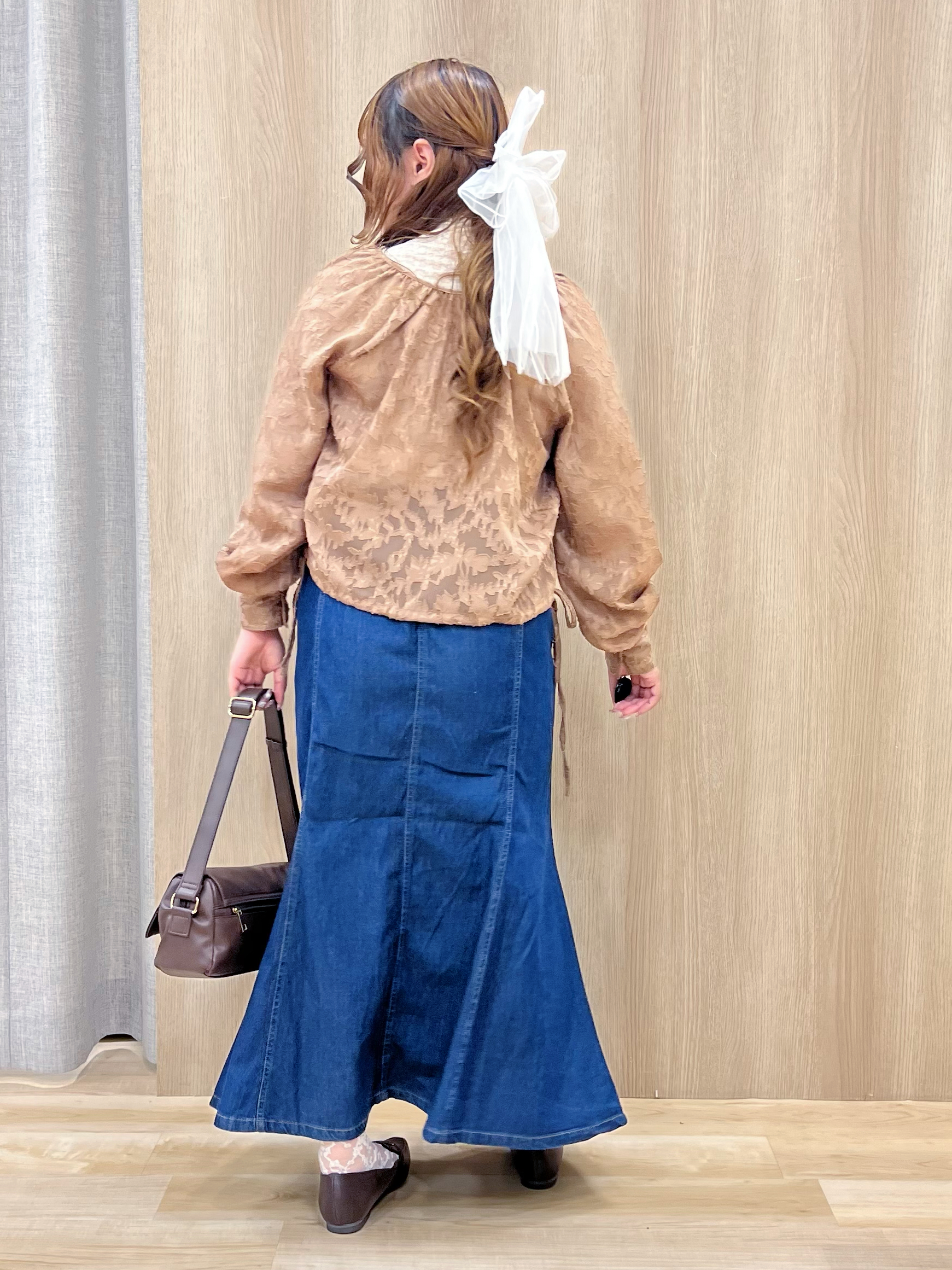 みことさんの「grove｜上品に華やぐ シアージャカードブラウス」を使ったコーディネート
