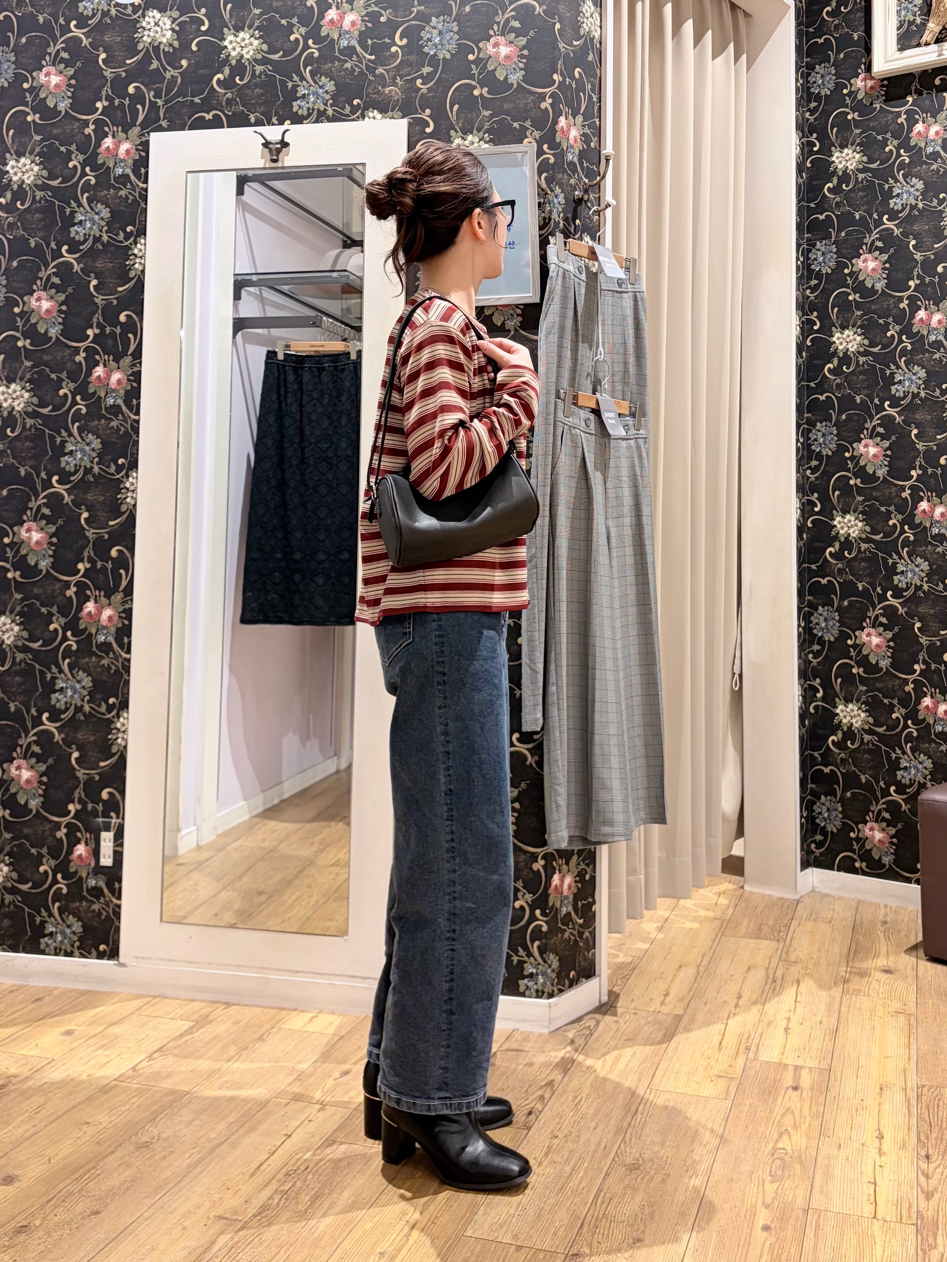 おうめさんの「SHOO･LA･RUE｜【2点セット/洗濯機可】マルチボーダーTシャツ+カーディガン」を使ったコーディネート