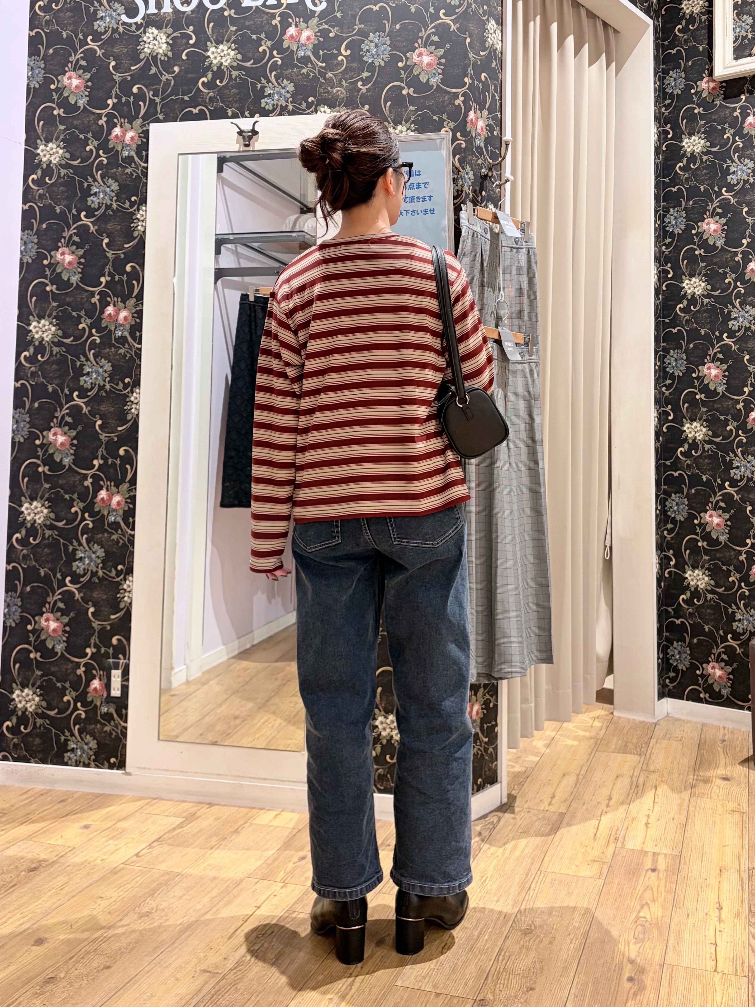 おうめさんの「SHOO･LA･RUE｜【2点セット/洗濯機可】マルチボーダーTシャツ+カーディガン」を使ったコーディネート