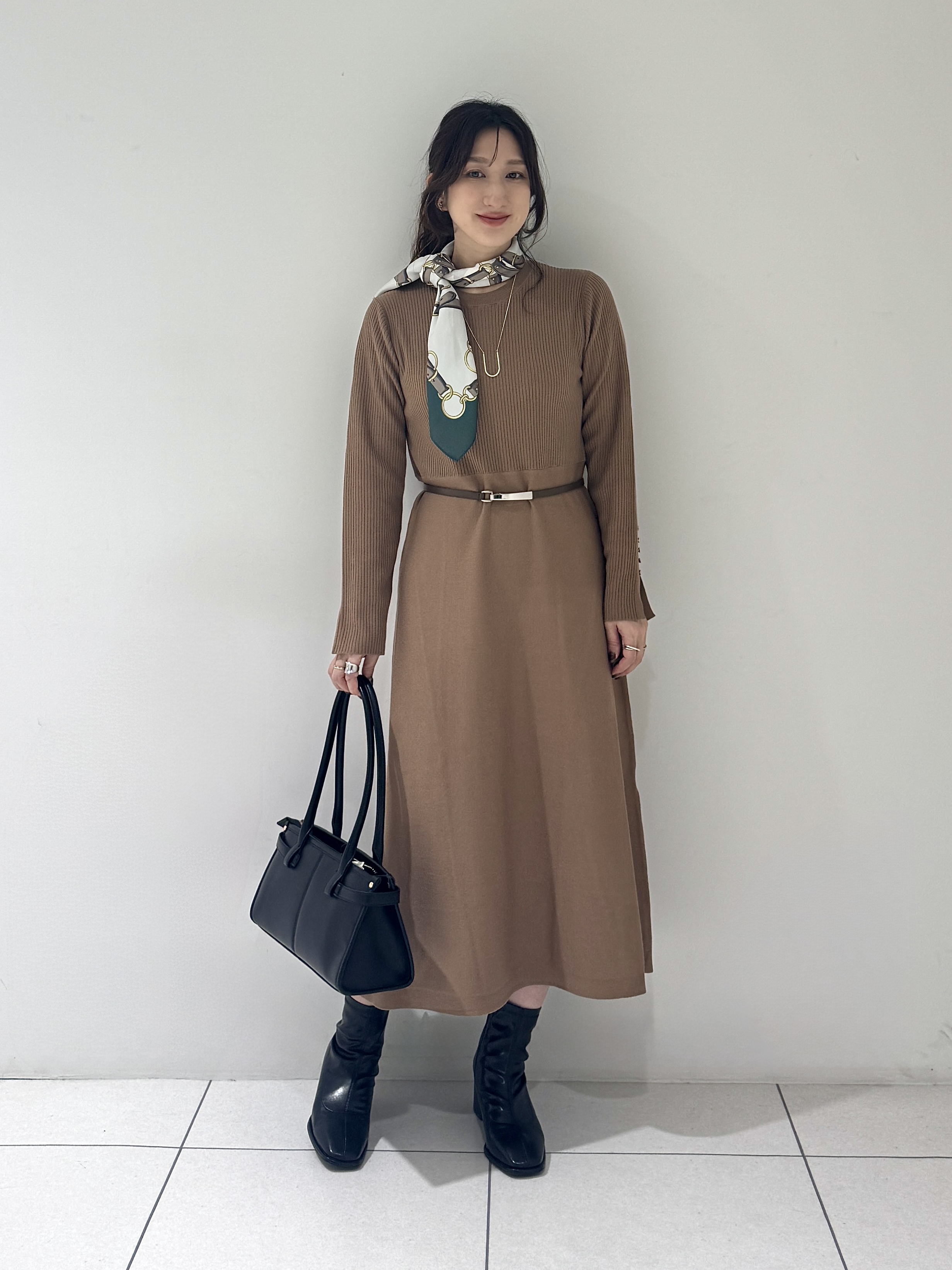 そんさんの「INDIVI｜【一着でコーデ完成！】ニットコンビ 美スタイルワンピース」を使ったコーディネート