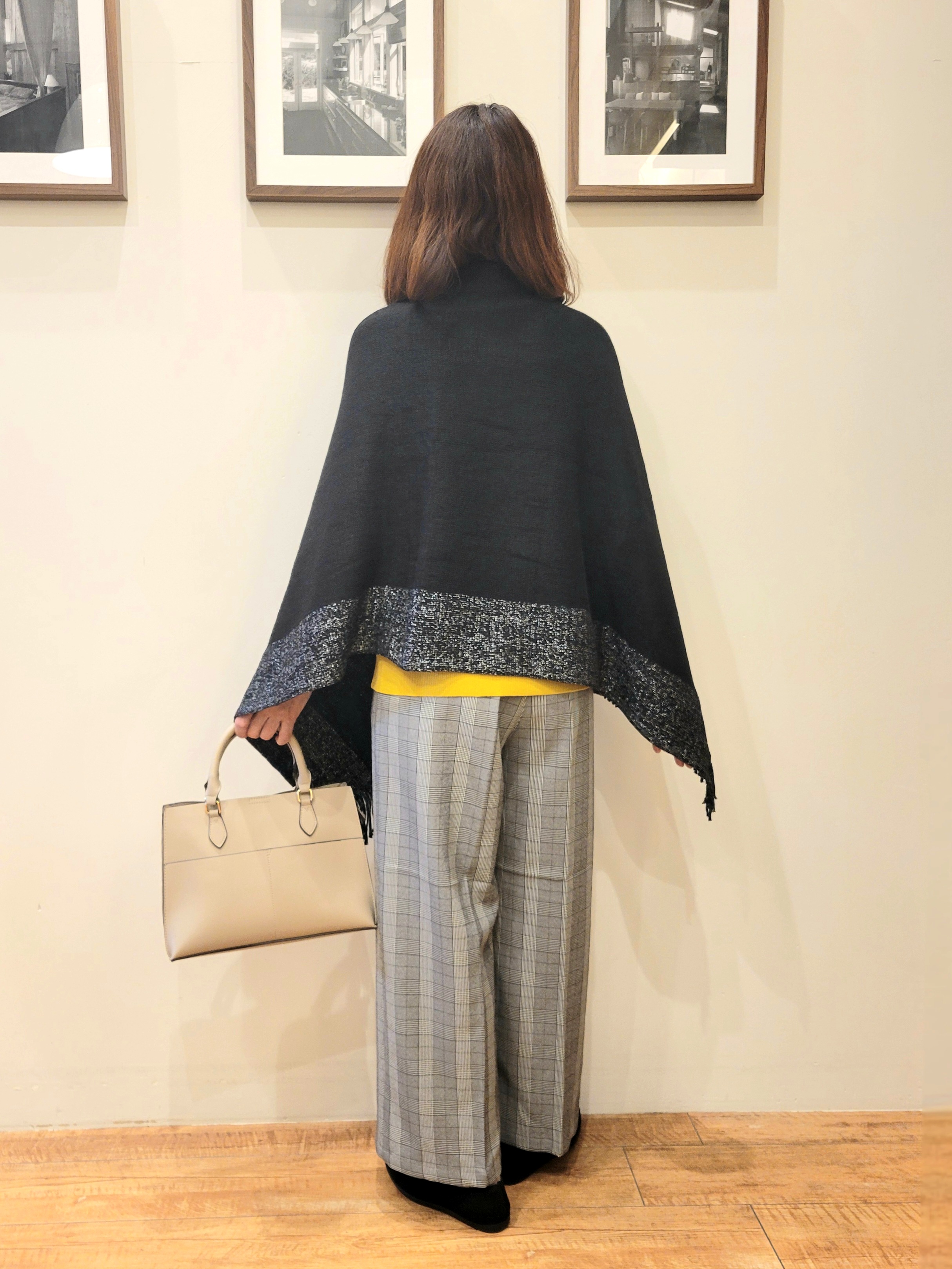 ユウさんの「SHOO･LA･RUE｜【毛玉になりにくい】パール調ボタンが女性らしさをプラス ガーター切替 7分袖ドルマンニット」を使ったコーディネート
