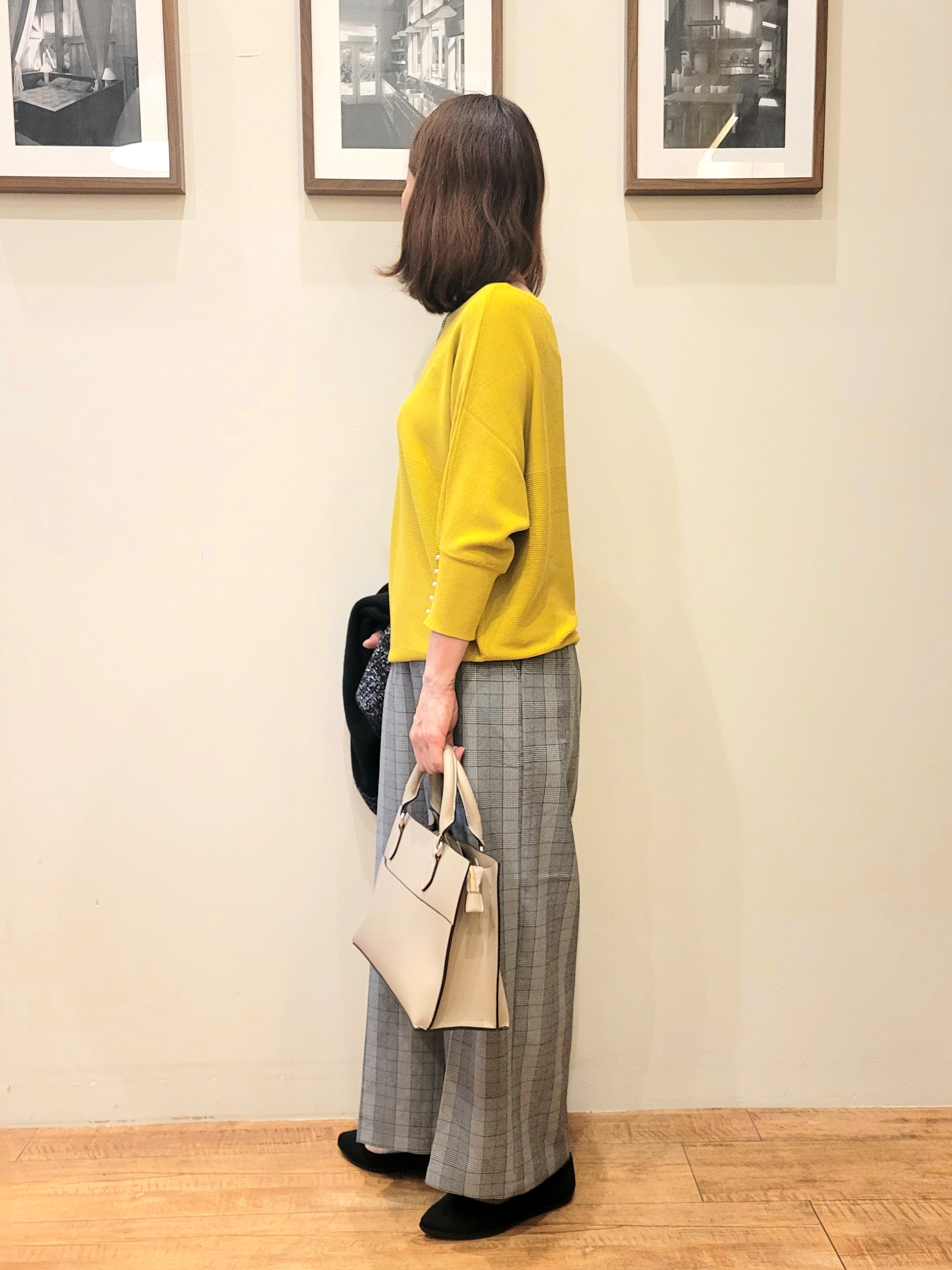 ユウさんの「SHOO･LA･RUE｜【毛玉になりにくい】パール調ボタンが女性らしさをプラス ガーター切替 7分袖ドルマンニット」を使ったコーディネート