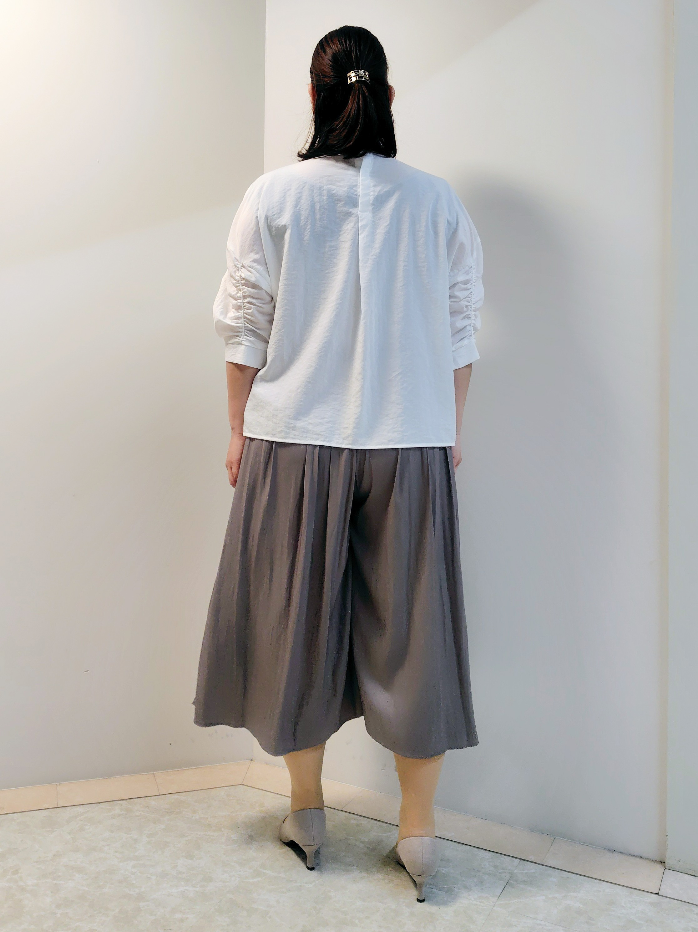 エリさんの「Reflect｜【手洗い可】プチハイネック ギャザーブラウス」を使ったコーディネート
