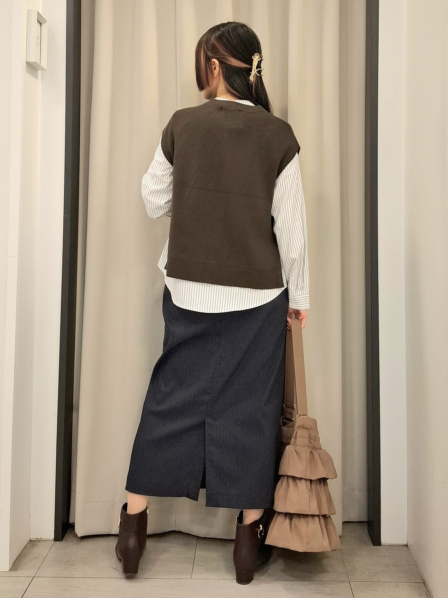 なーちゃんさんの「grove｜【2点セット/時短・着回し】ニットベスト&times;シャツ」を使ったコーディネート