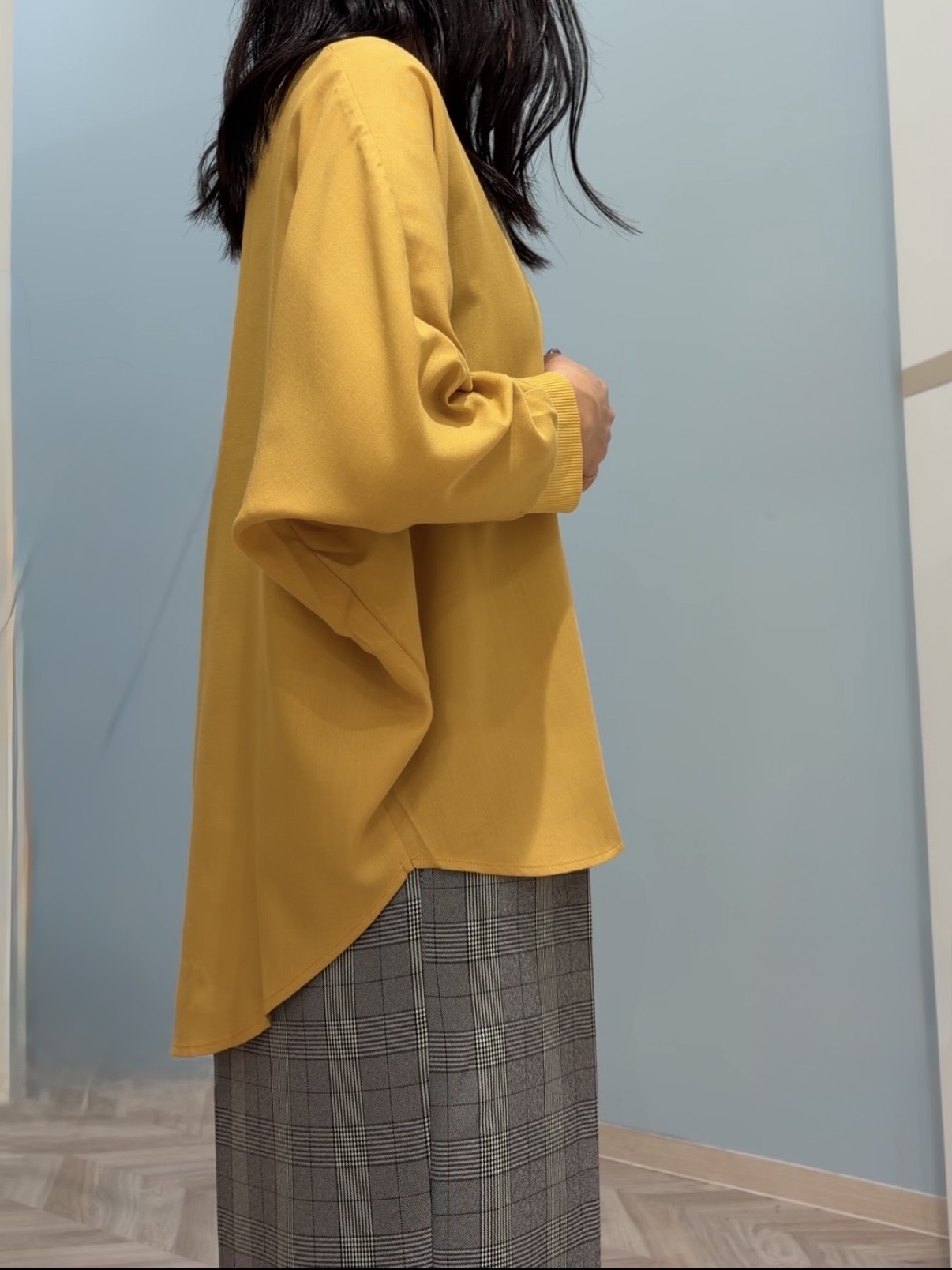 大西直穂さんの「SHOO･LA･RUE｜【着丈選べる/洗濯後しわになりにくい】インせず着られる ドルマンブラウス」を使ったコーディネート