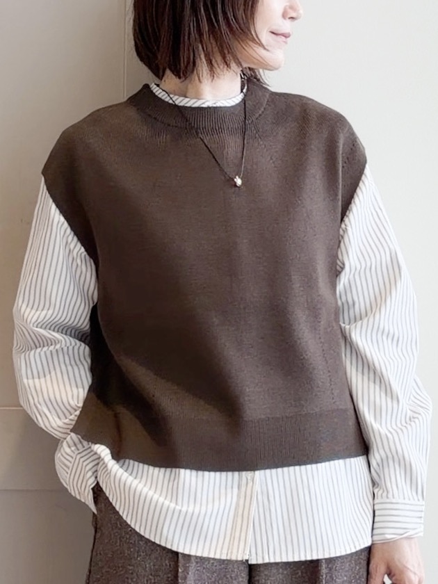 yamakoさんの「grove｜【時短・着回し】ニットベスト&times;シャツSET」を使ったコーディネート