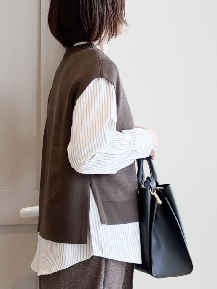 yamakoさんの「grove｜【時短・着回し】ニットベスト&times;シャツSET」を使ったコーディネート