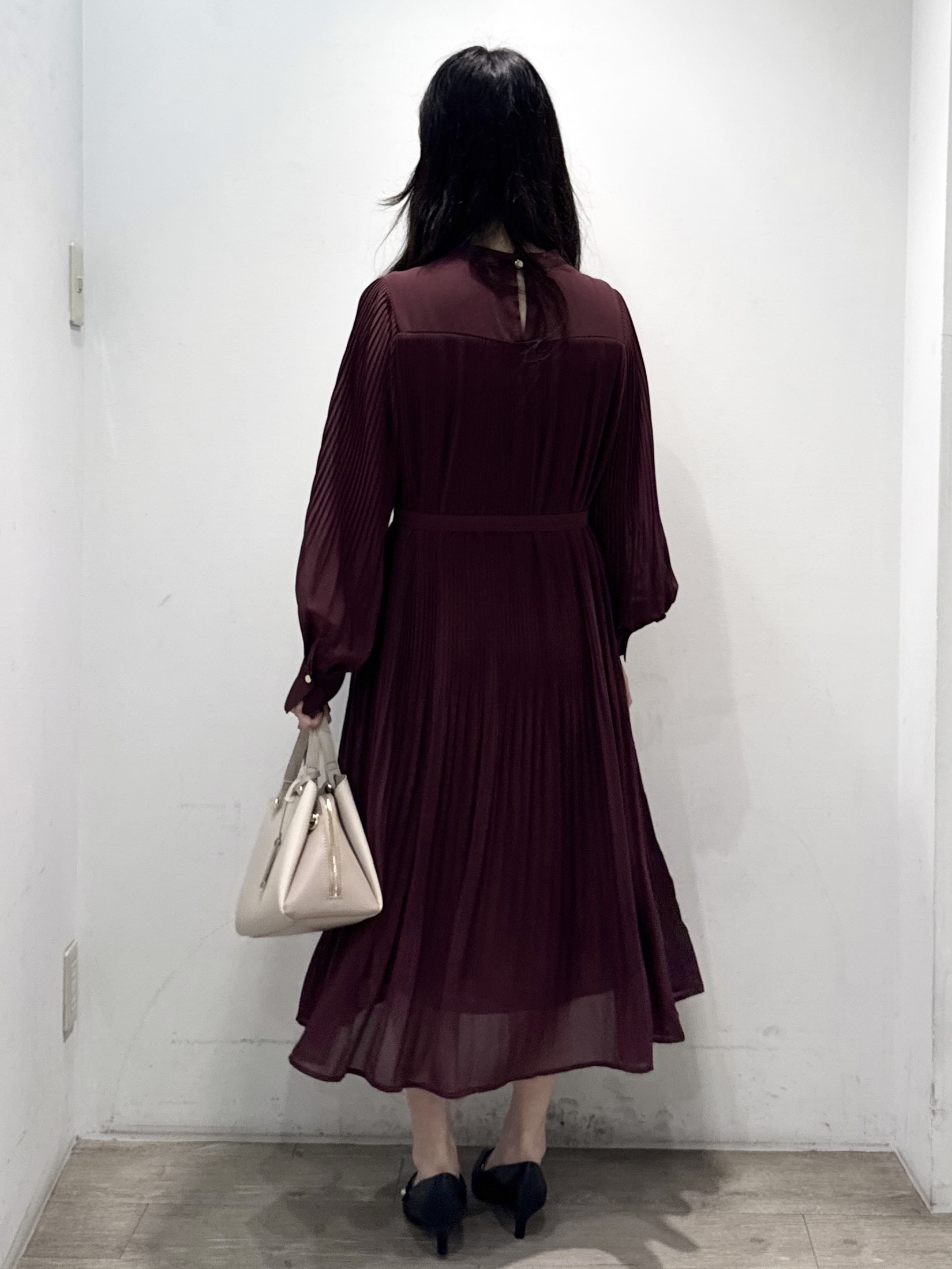 yuicciさんの「OPAQUE.CLIP｜【XS-3Lサイズ】ジョーゼットアソートプリーツワンピース《洗濯機OK／防シワ／イージーアイロン》」を使ったコーディネート