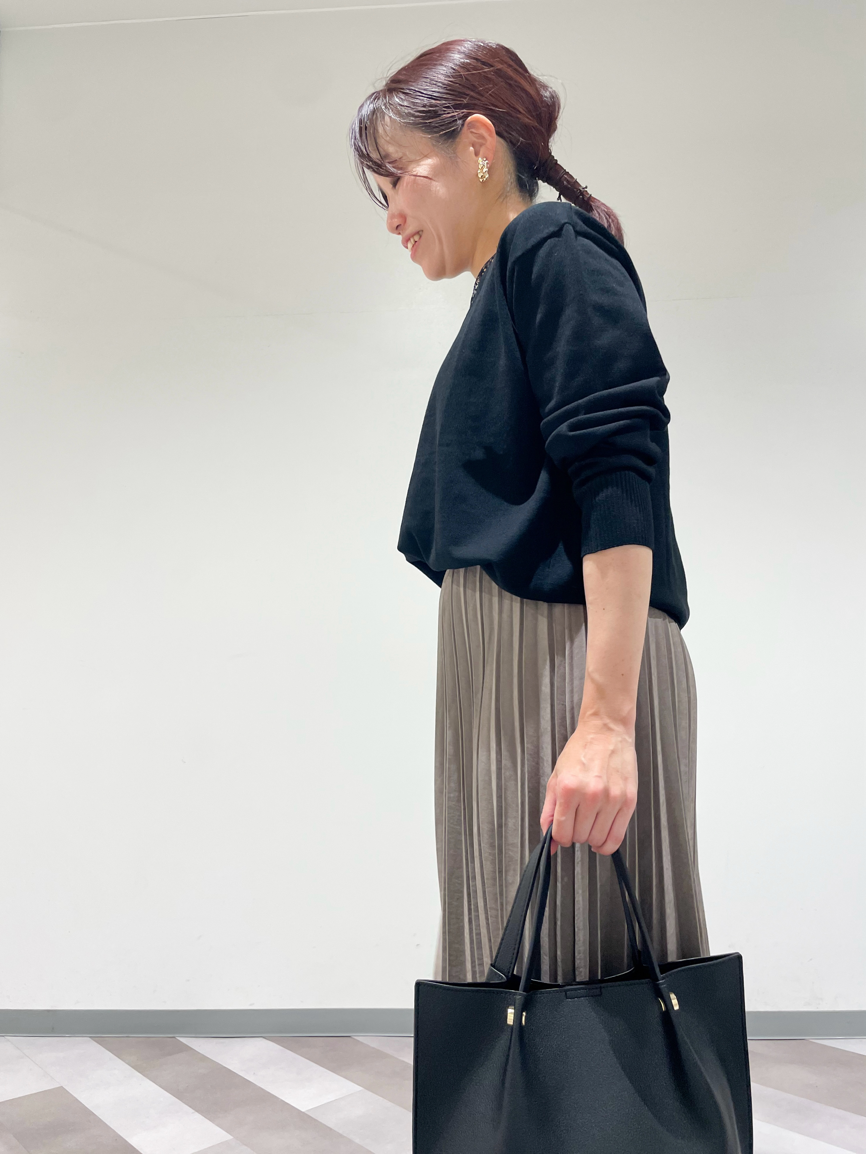 ともも。さんの「OPAQUE.CLIP｜レース付きVネックニット【洗濯機OK】」を使ったコーディネート
