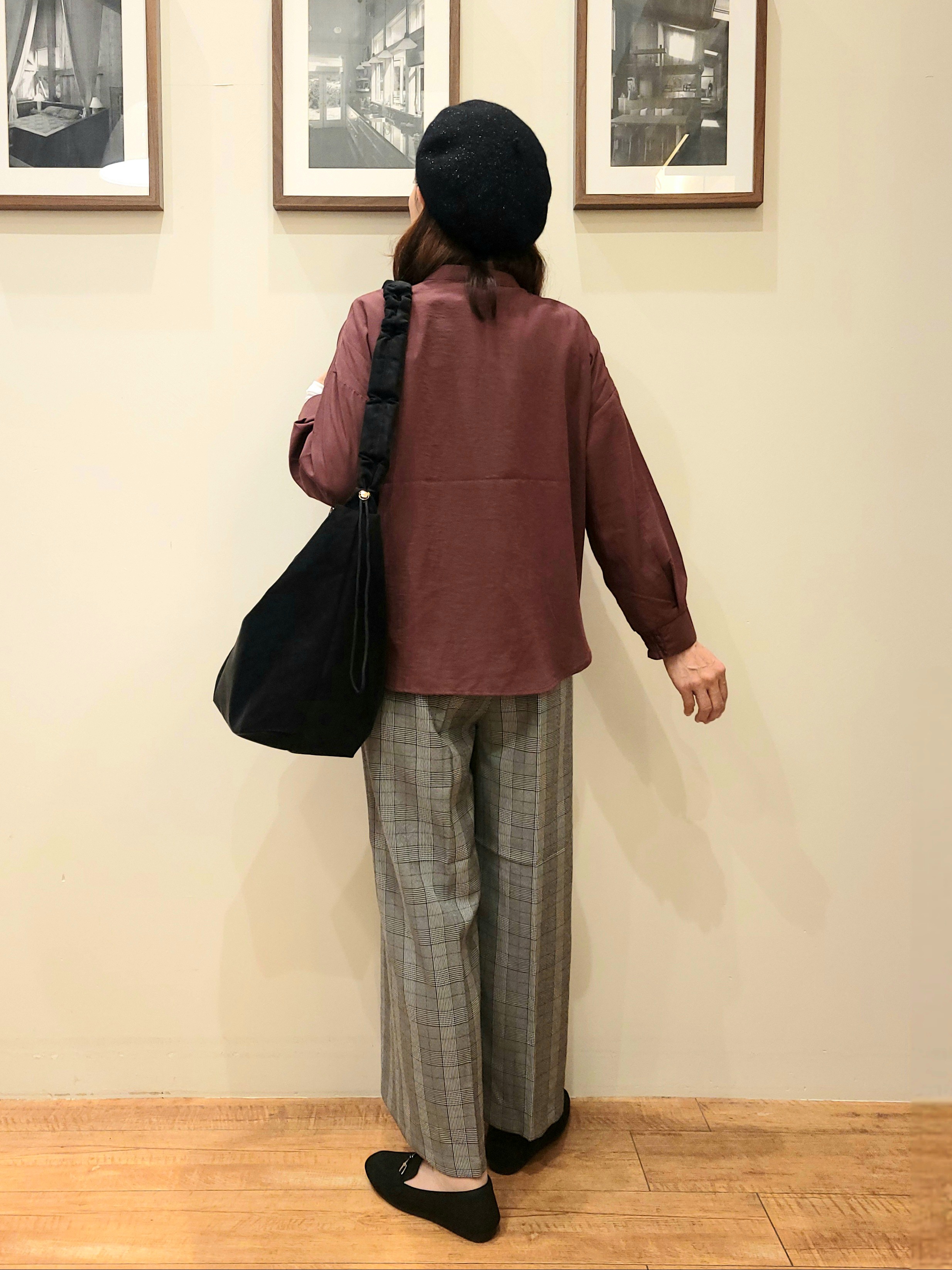 ユウさんの「SHOO･LA･RUE｜【洗濯後しわになりにくい/S-LL】こなれ見え ゆるっと キーネック金ボタンポケットシャツ」を使ったコーディネート