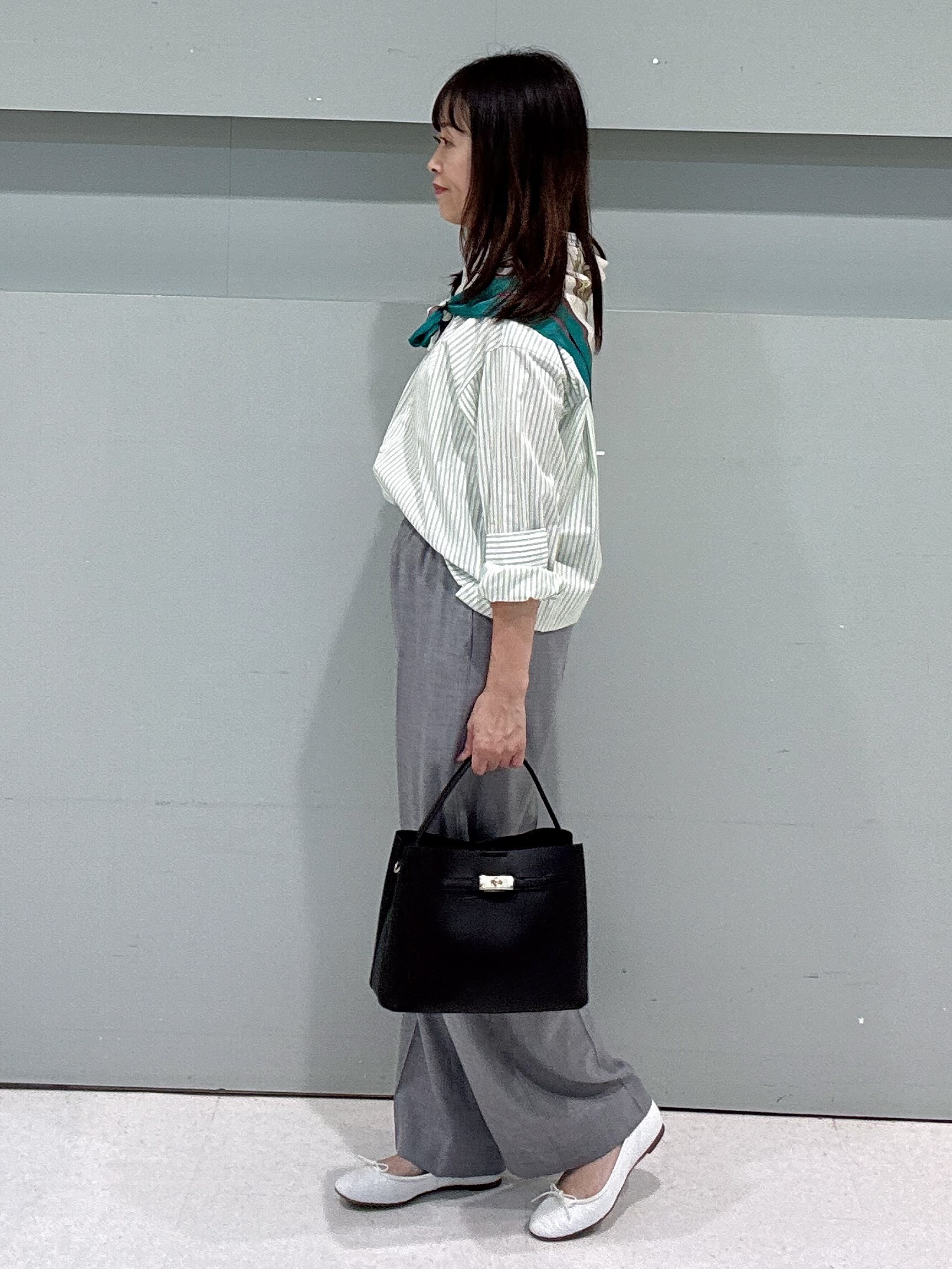 makiさんの「UNTITLED｜【6色展開/コットン100】カラーベーシックシャツ」を使ったコーディネート