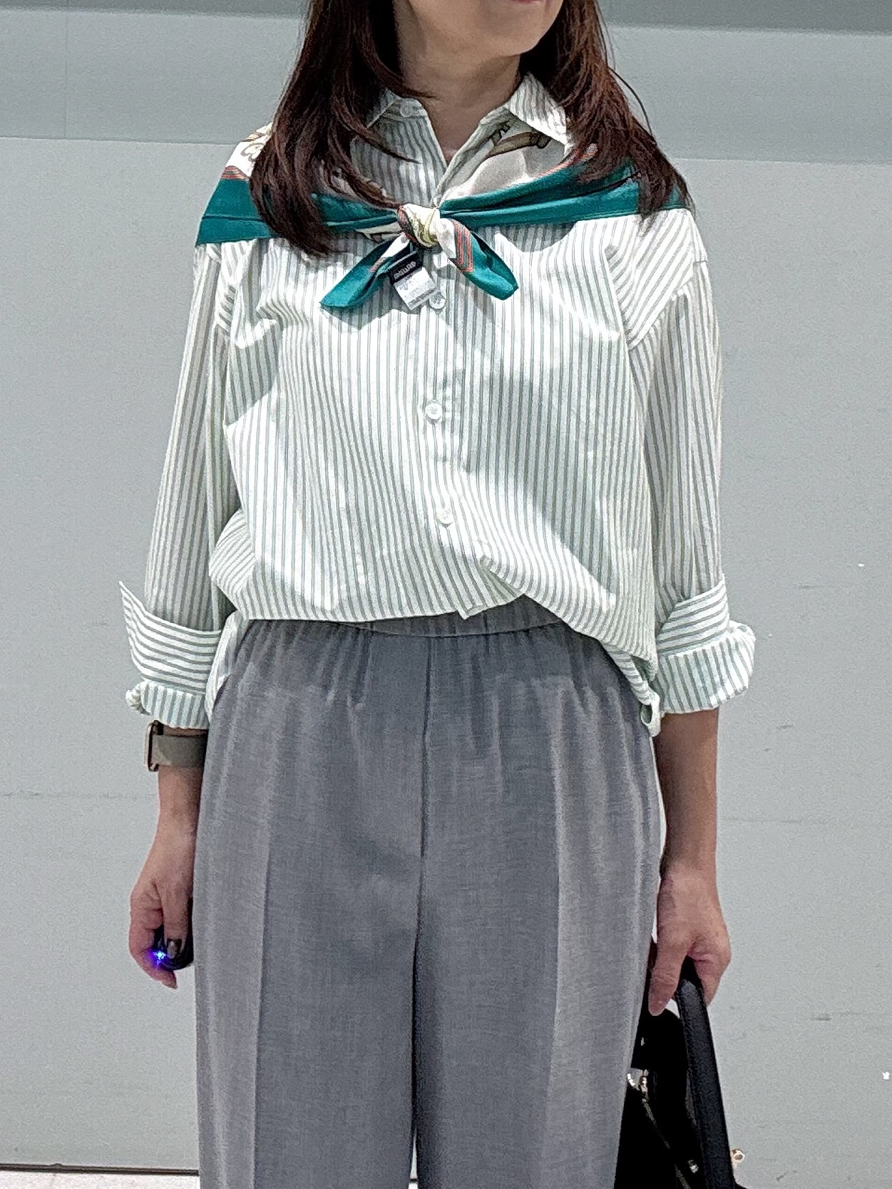 makiさんの「UNTITLED｜【6色展開/コットン100】カラーベーシックシャツ」を使ったコーディネート